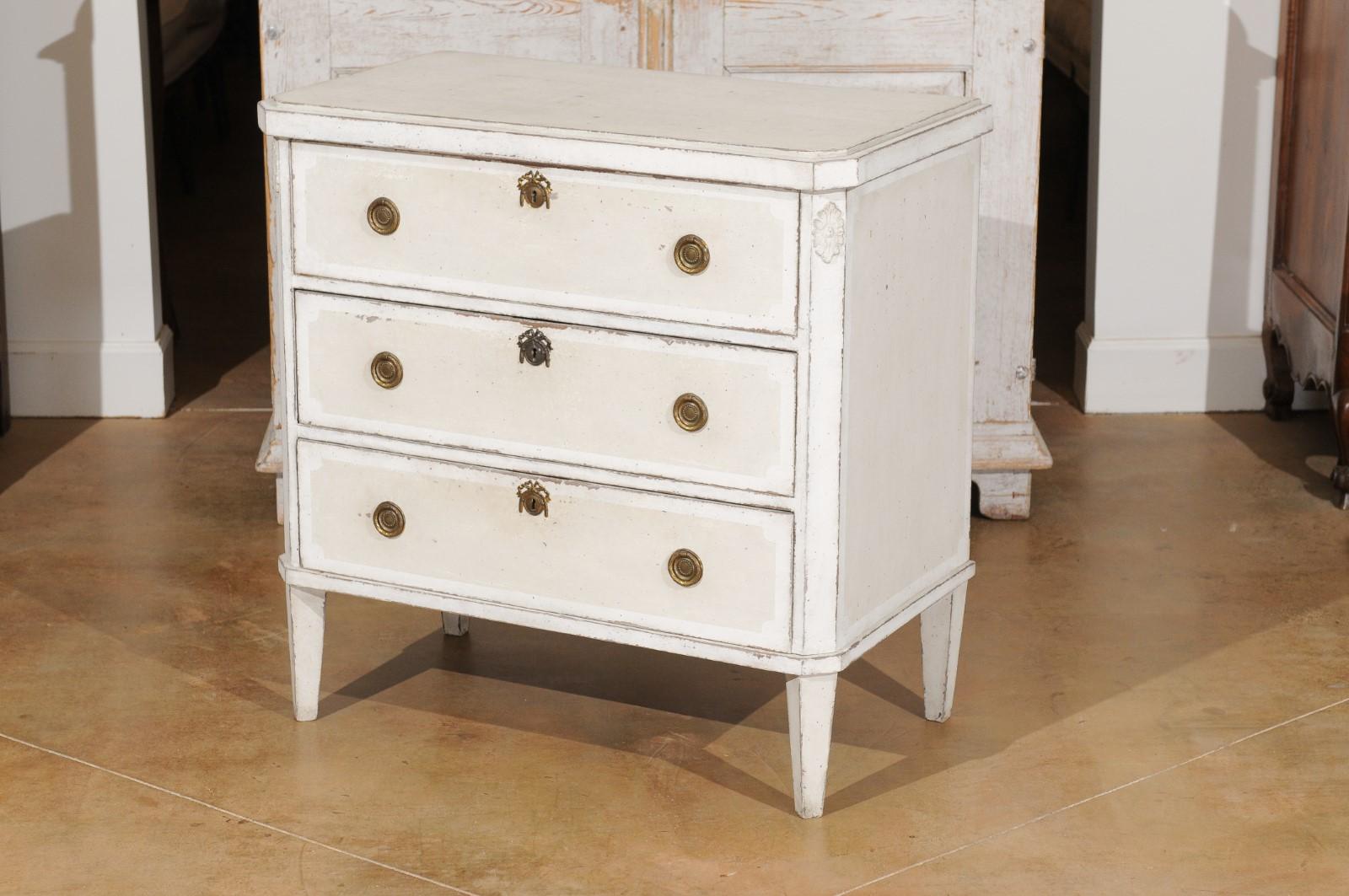 Swedish 1880s Gustavian Style Painted Three-Drawer Chest with Carved Rosettes 5