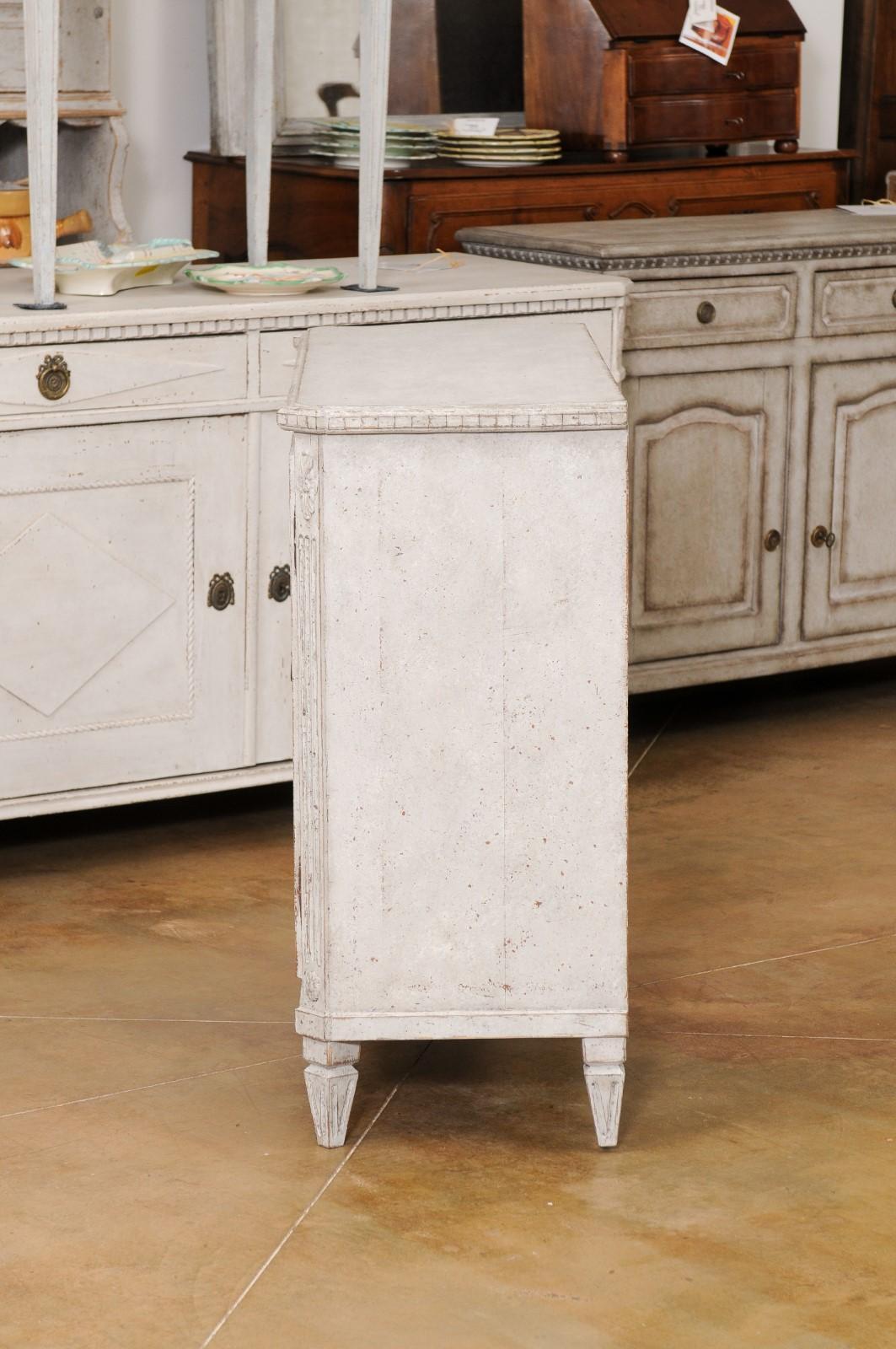 Swedish 1880s Gustavian Style Painted Wood Sideboard with Carved Diamond Motifs For Sale 5