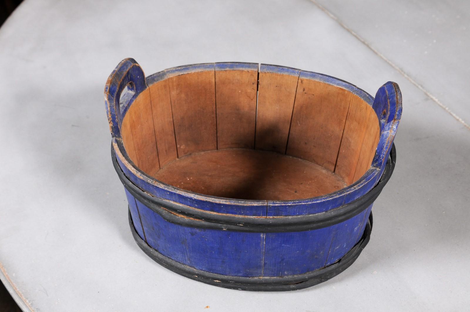Painted Swedish 1880s Oval Milk Tub with Blue and Black Paint and Distressed Patina For Sale