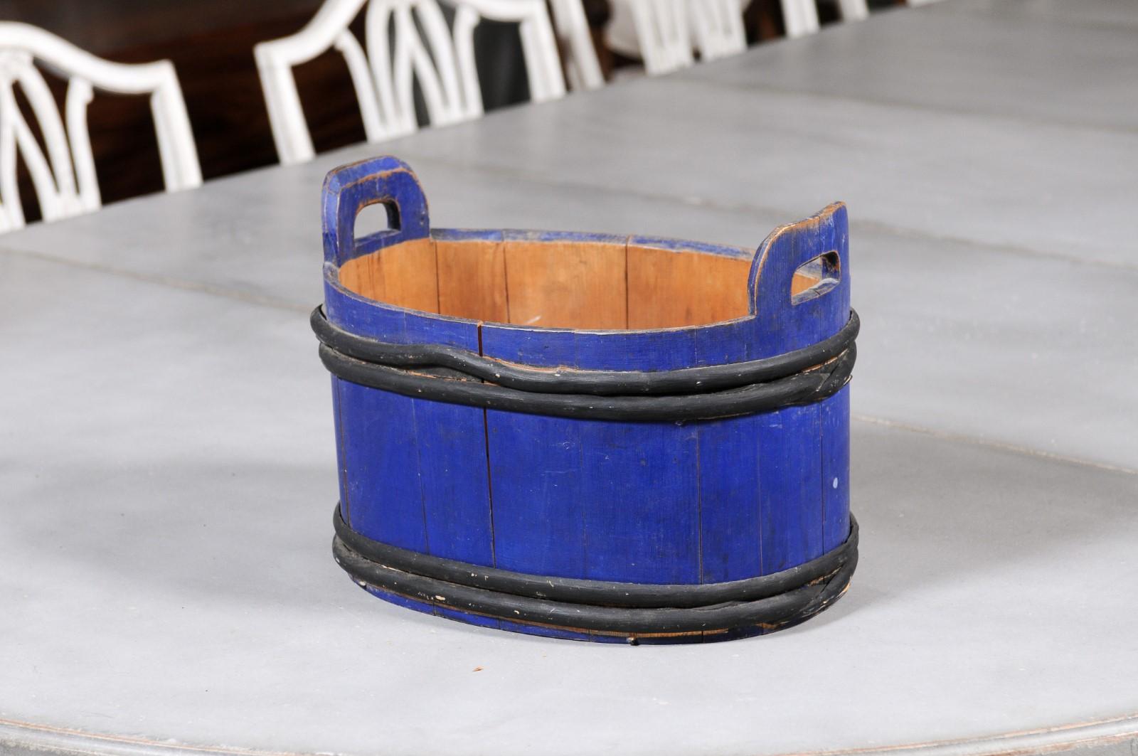 19th Century Swedish 1880s Oval Milk Tub with Blue and Black Paint and Distressed Patina For Sale