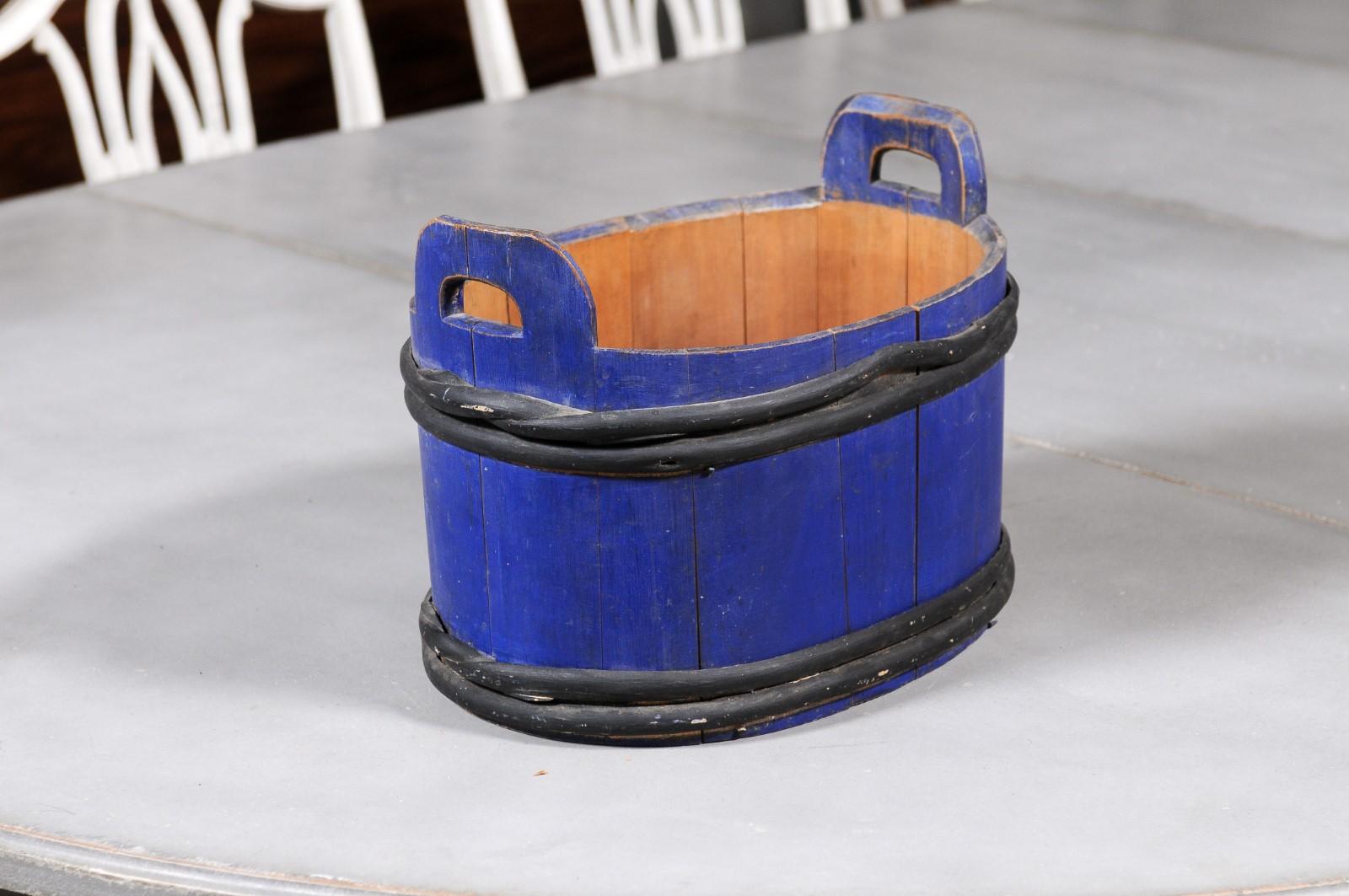 Swedish 1880s Oval Milk Tub with Blue and Black Paint and Distressed Patina For Sale 1