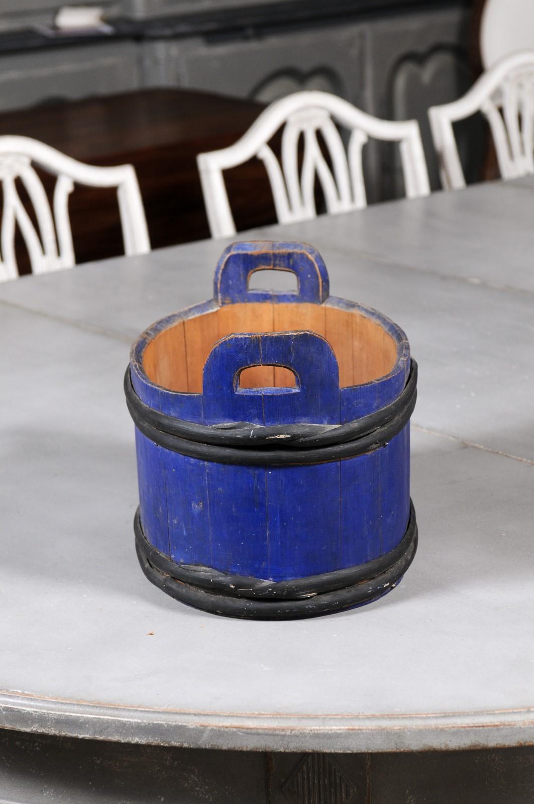 Swedish 1880s Oval Milk Tub with Blue and Black Paint and Distressed Patina For Sale 2