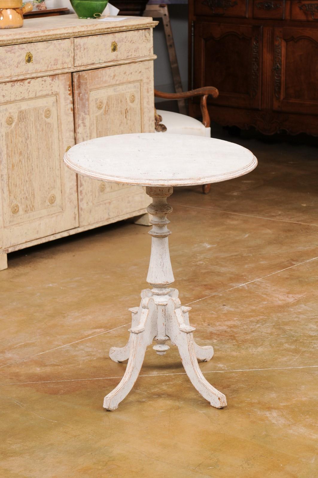 Swedish 1880s Painted Wood Guéridon Table with Oval Top and Pedestal Base For Sale 1
