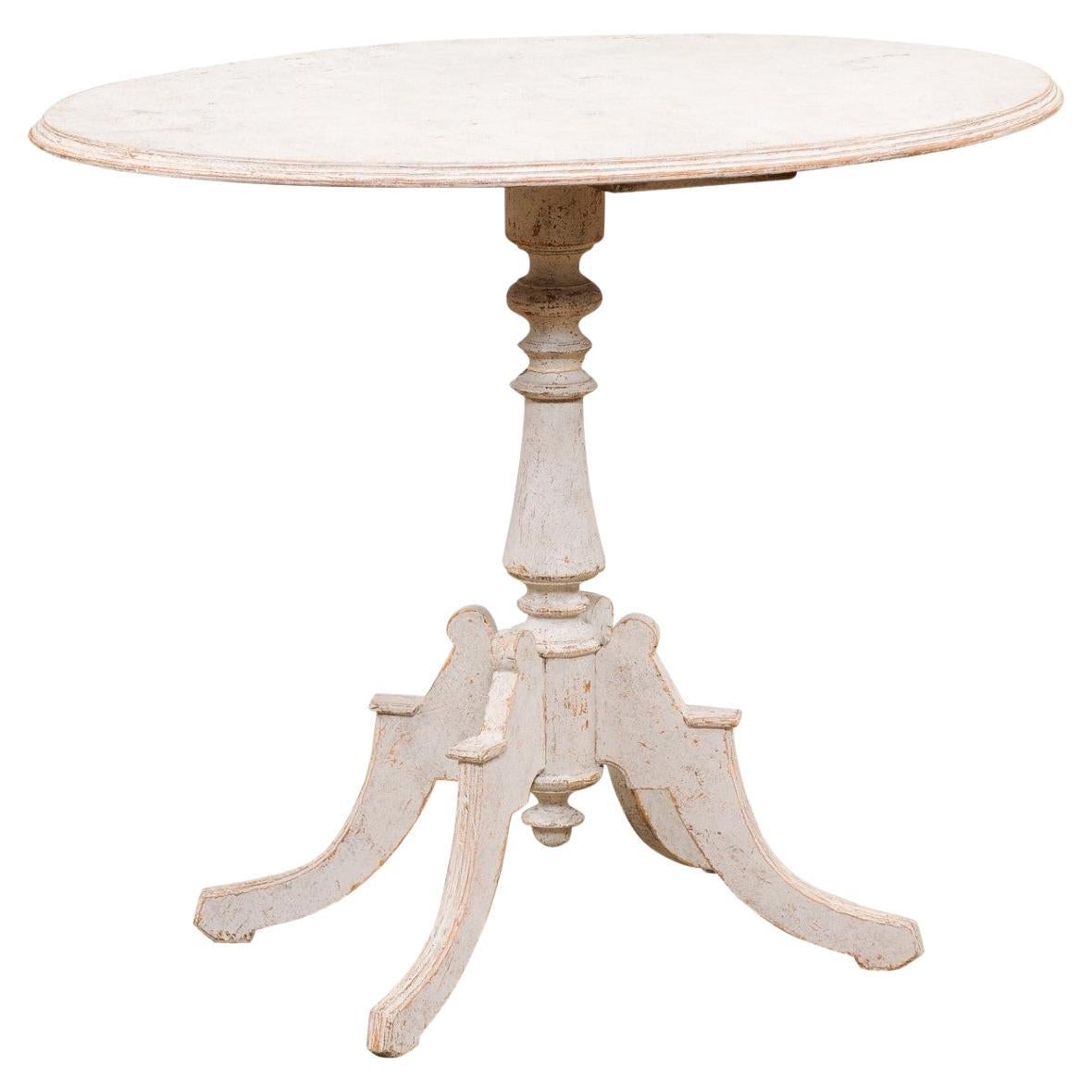 Schwedischer Guéridon-Tisch aus bemaltem Holz von 1880 mit ovaler Platte und Sockel