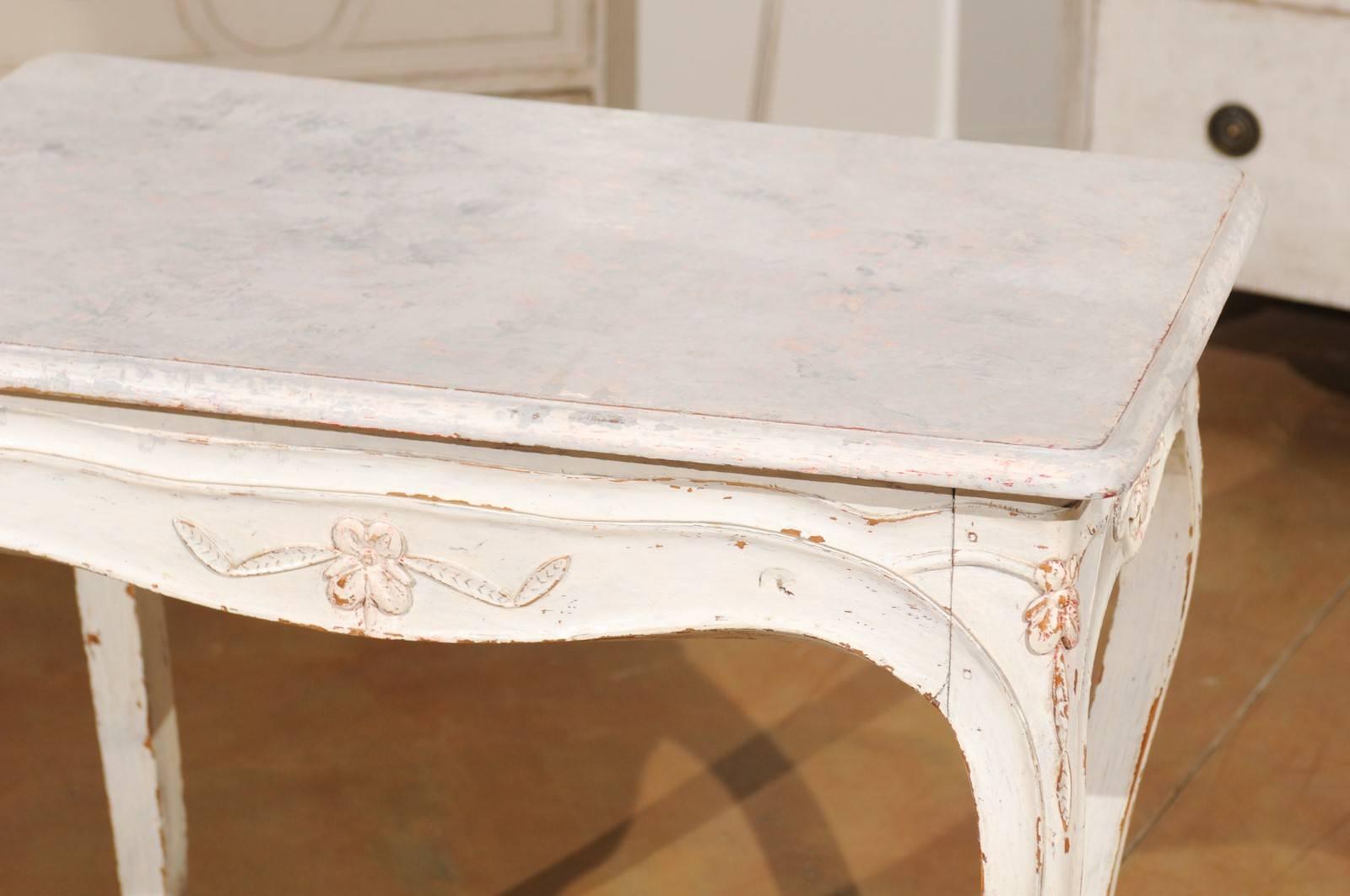 Swedish 1890 Painted Freestanding Side Table with Cabriole Legs and Carved Skirt For Sale 4