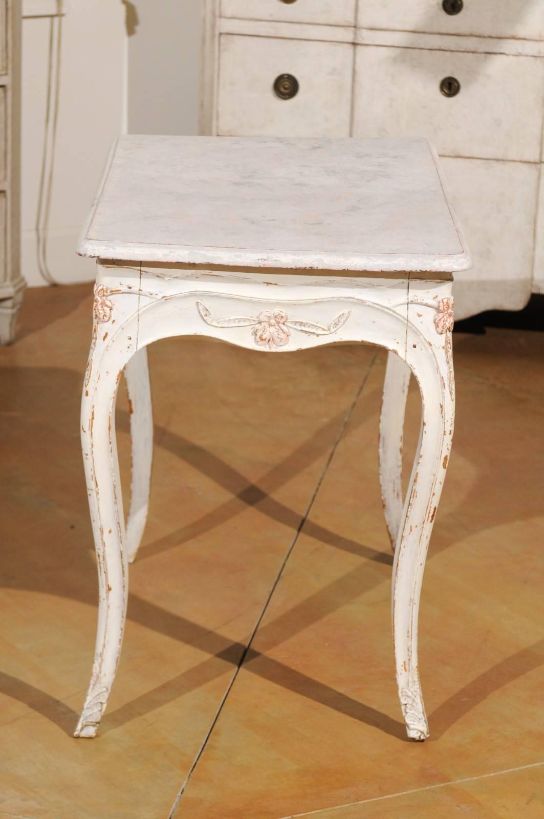 Swedish 1890 Painted Freestanding Side Table with Cabriole Legs and Carved Skirt For Sale 2