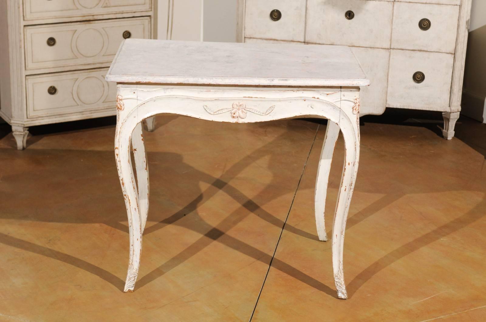 Swedish 1890 Painted Freestanding Side Table with Cabriole Legs and Carved Skirt For Sale 3