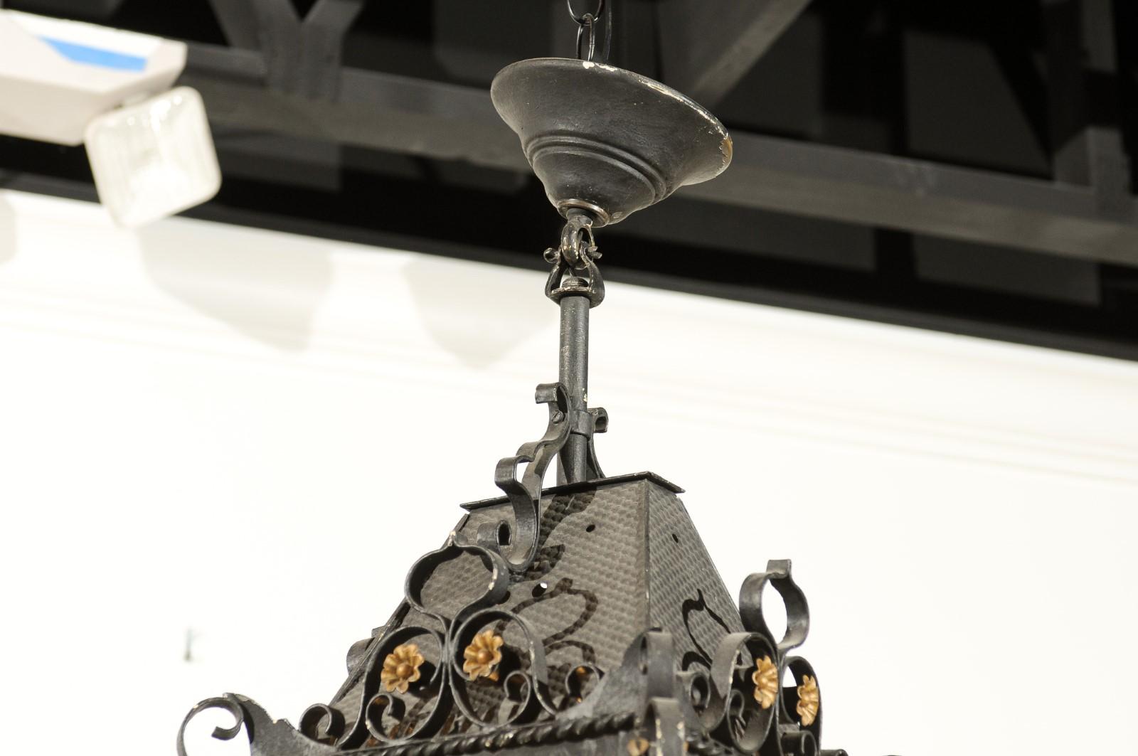 Swedish 1890s Black Iron Three-Arm Lantern with Gilt Floral Accents and Scrolls In Good Condition In Atlanta, GA