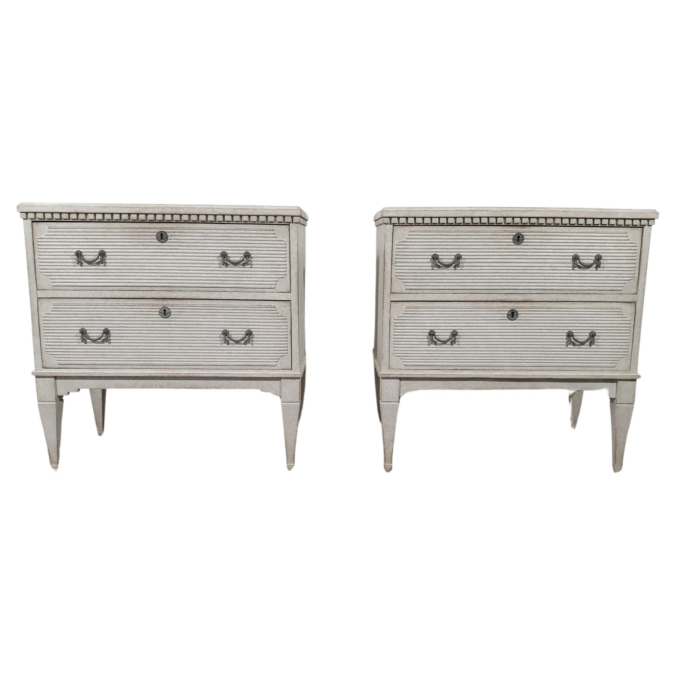Swedish 1890s Gustavian Style Gray Painted Chests with Reeded Drawers, a Pair