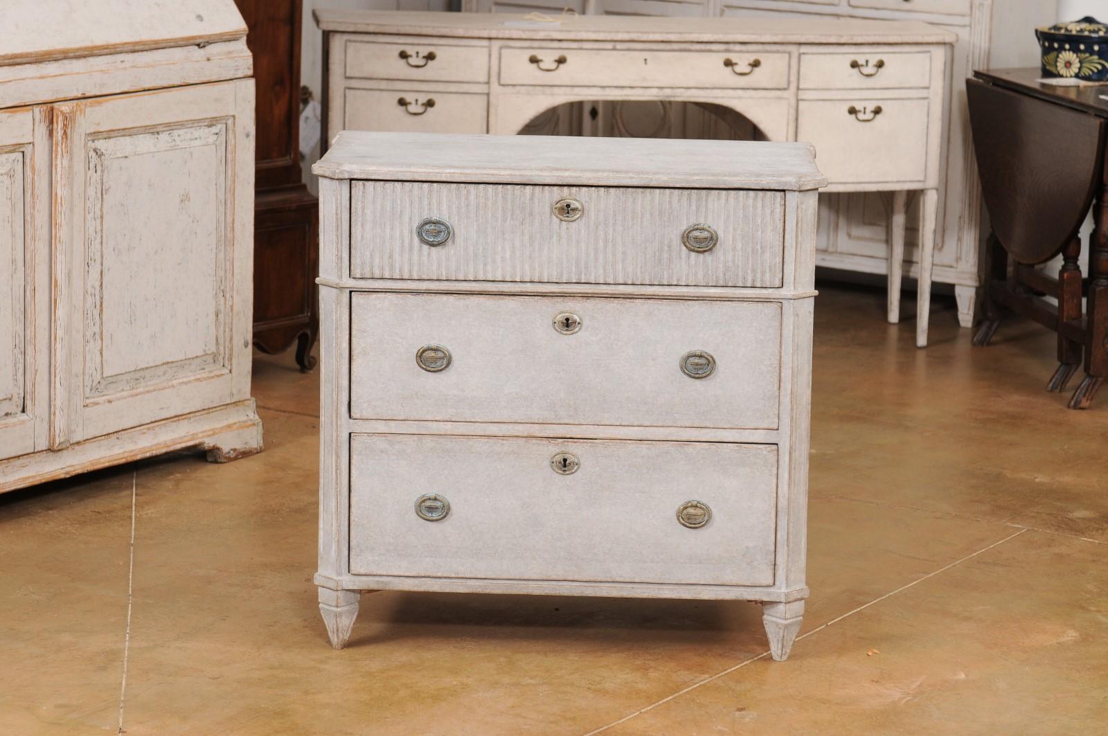 Swedish 1890s Gustavian Style Gray Painted Three Drawer Chest with Reeded Motifs For Sale 7