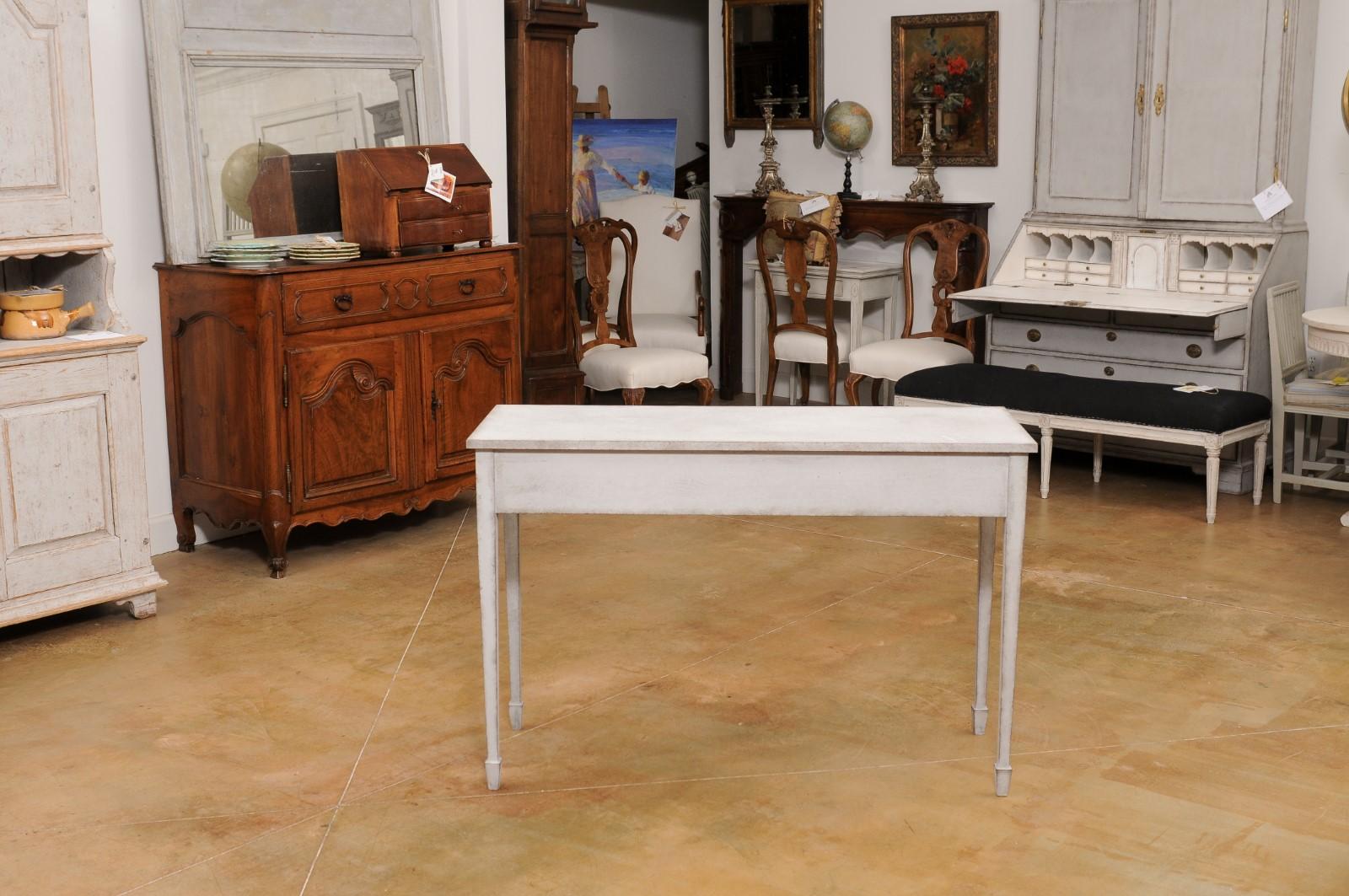 Swedish 1890s Painted Wood Console Table with Three Drawers and Tapered Legs For Sale 6