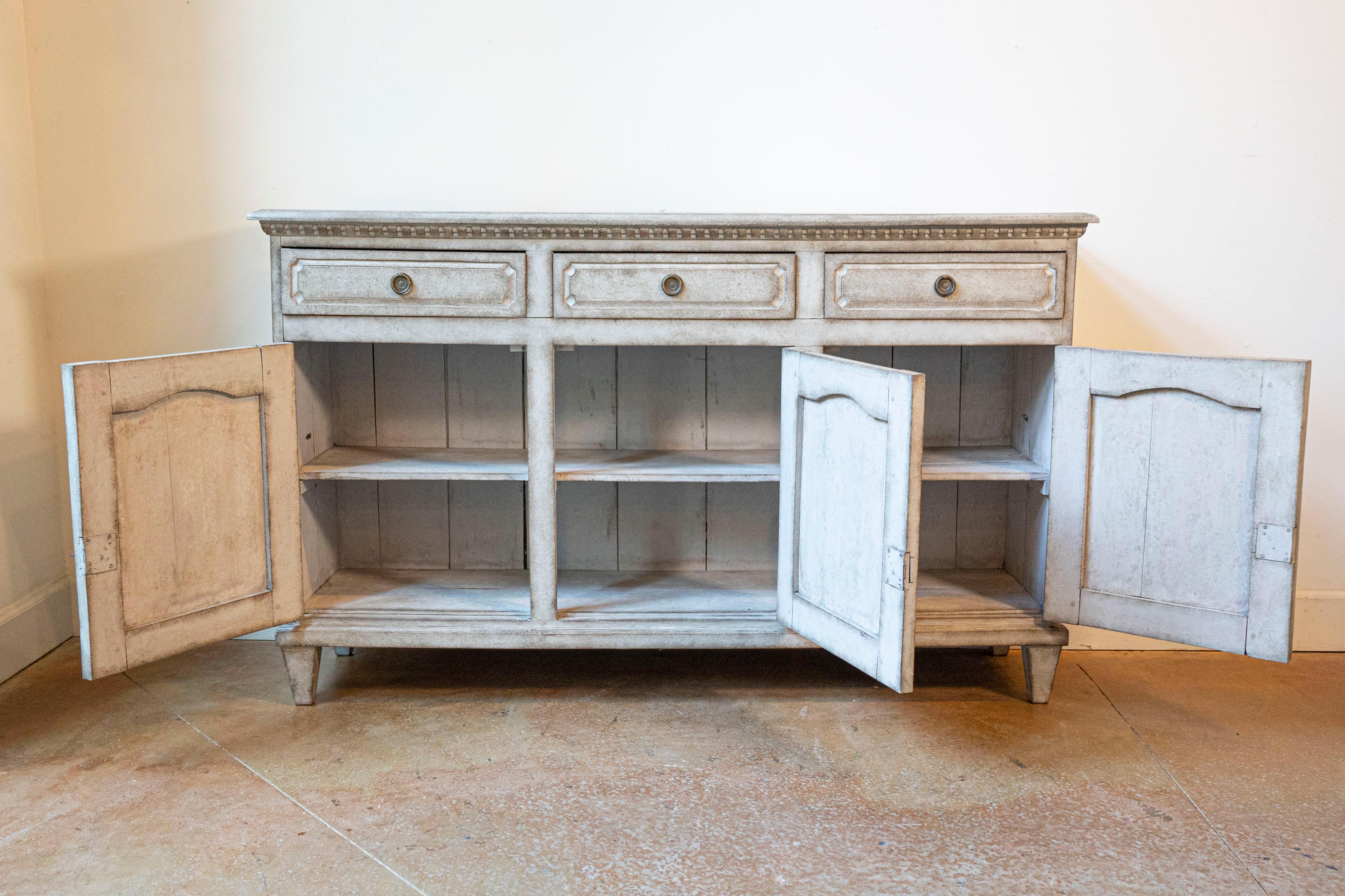 Swedish, 1890s, Painted Wood Sideboard with Three Drawers over Three Doors For Sale 2