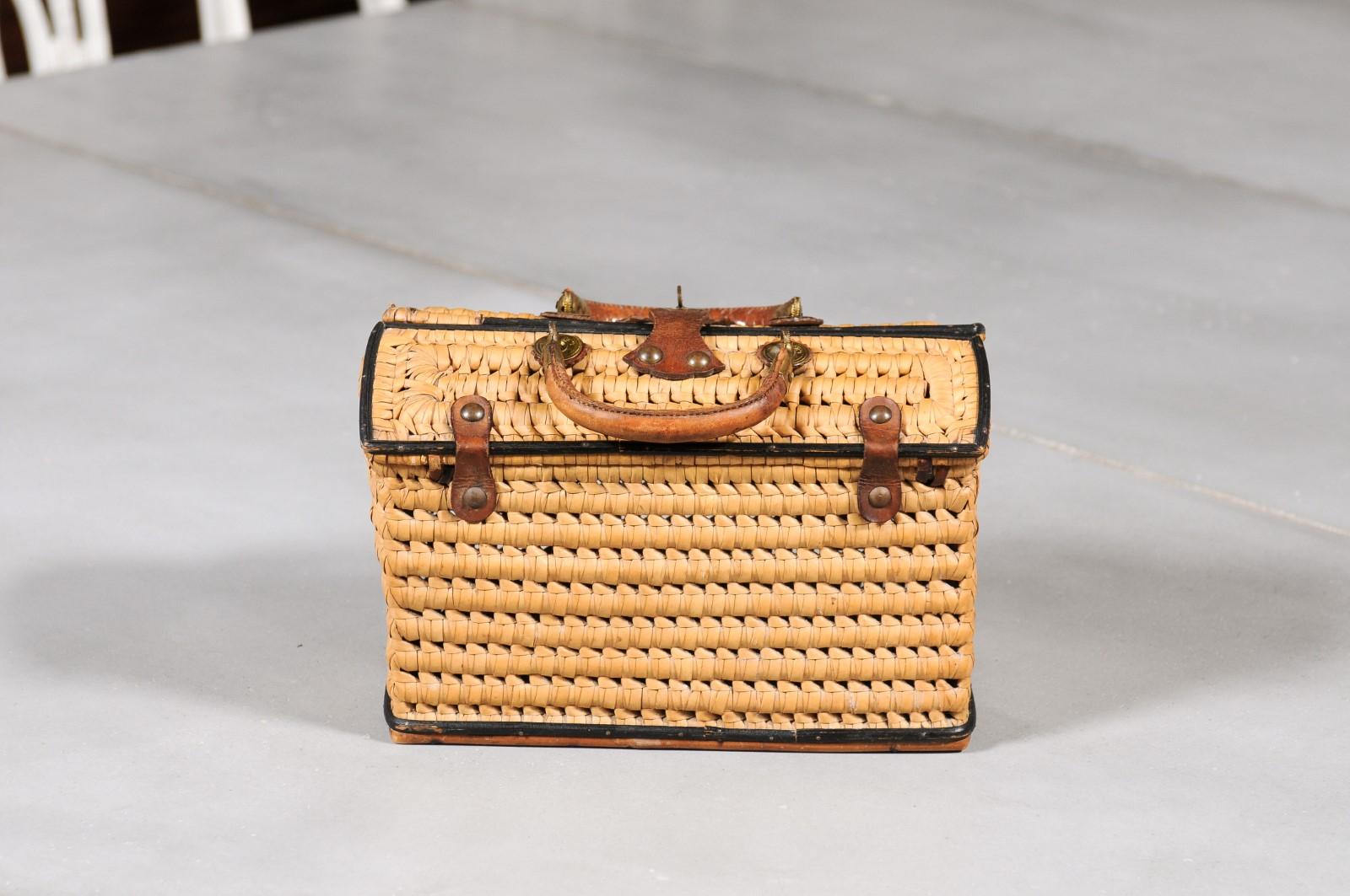 Swedish, 1890s Rustic Rectangular Lidded Wicker and Leather Basket with Handles In Good Condition In Atlanta, GA