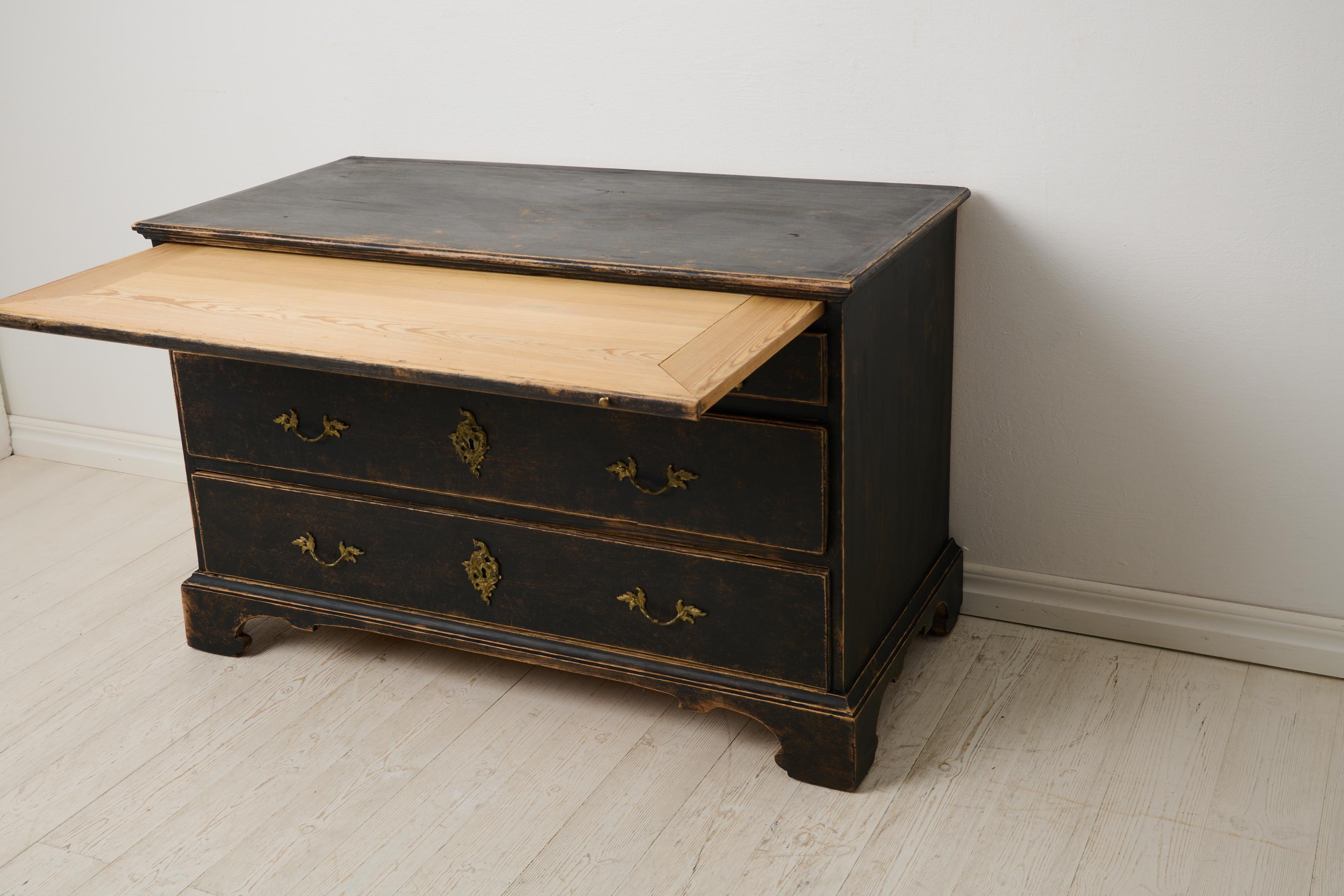 Swedish 18th Century Baroque Chest of Drawers or Commode with Original Hardware For Sale 5