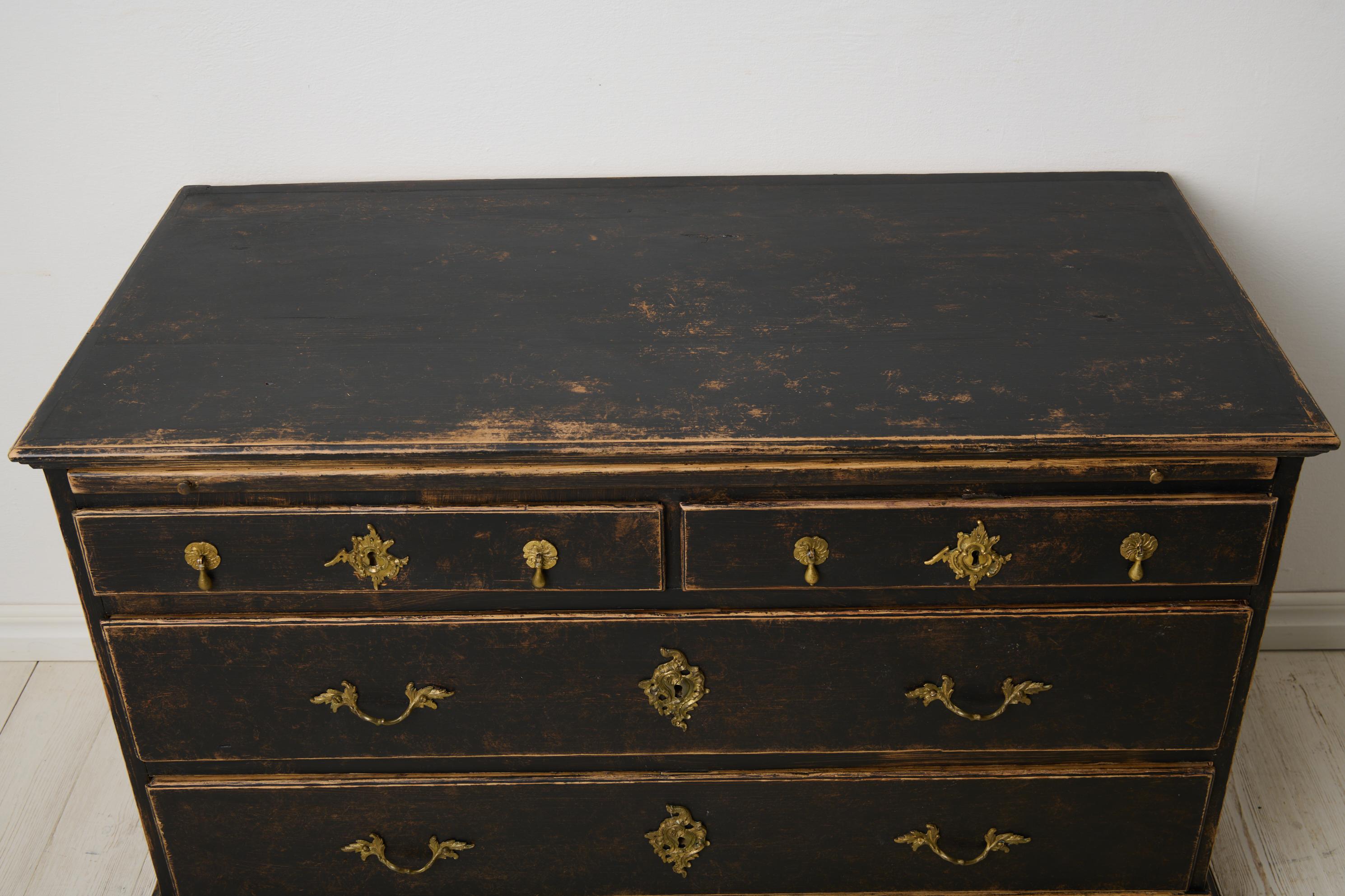 Swedish 18th Century Baroque Chest of Drawers or Commode with Original Hardware For Sale 1