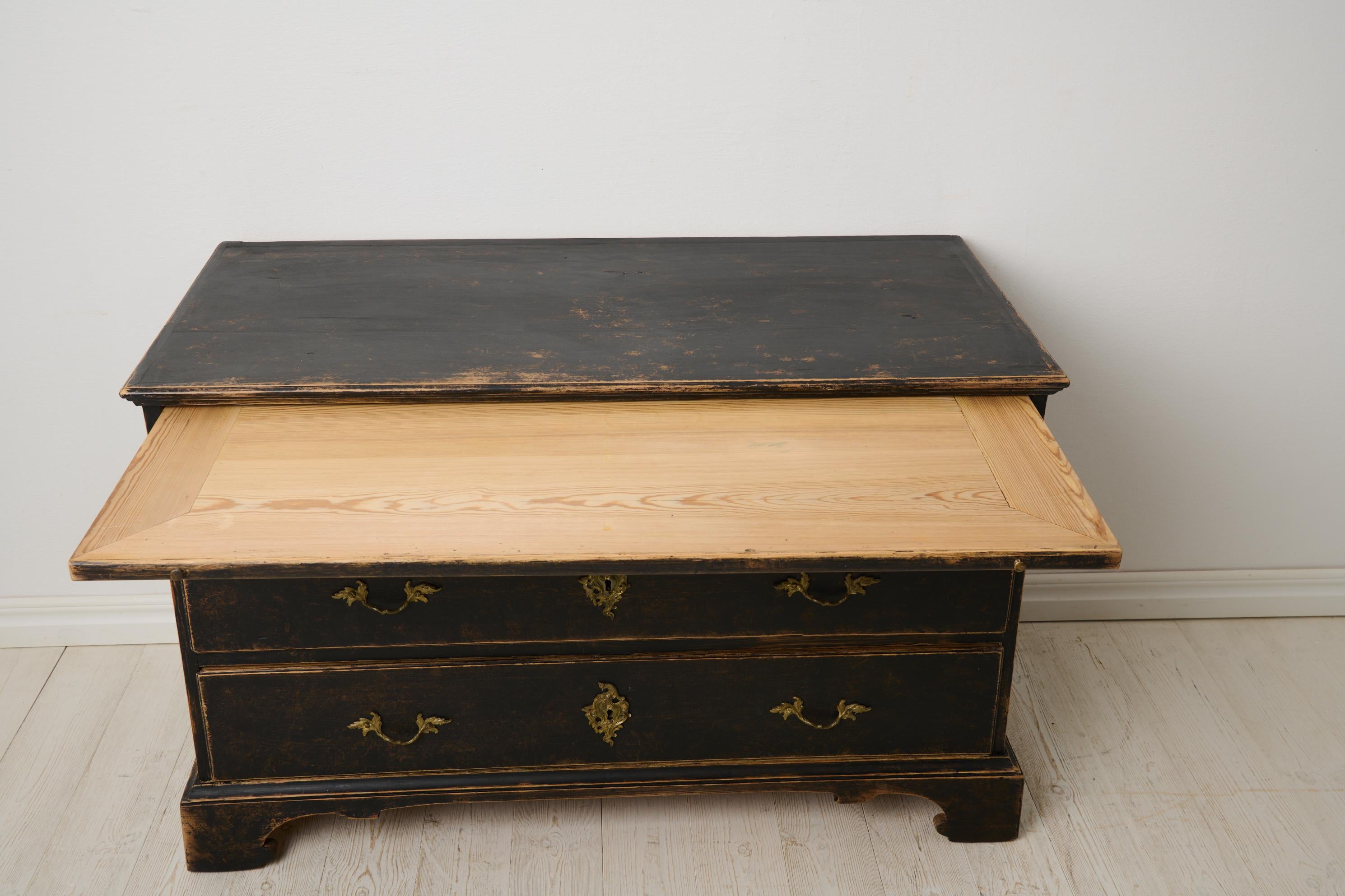 Swedish 18th Century Baroque Chest of Drawers or Commode with Original Hardware For Sale 4