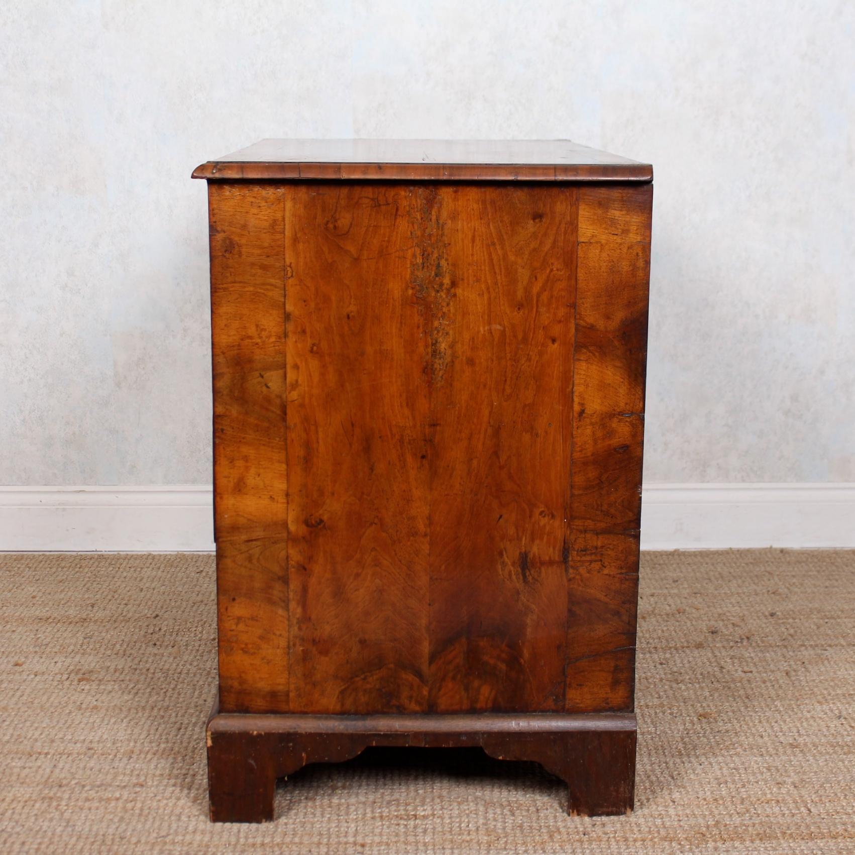 Swedish 18th Century Chest of Drawers Inlaid Walnut For Sale 5