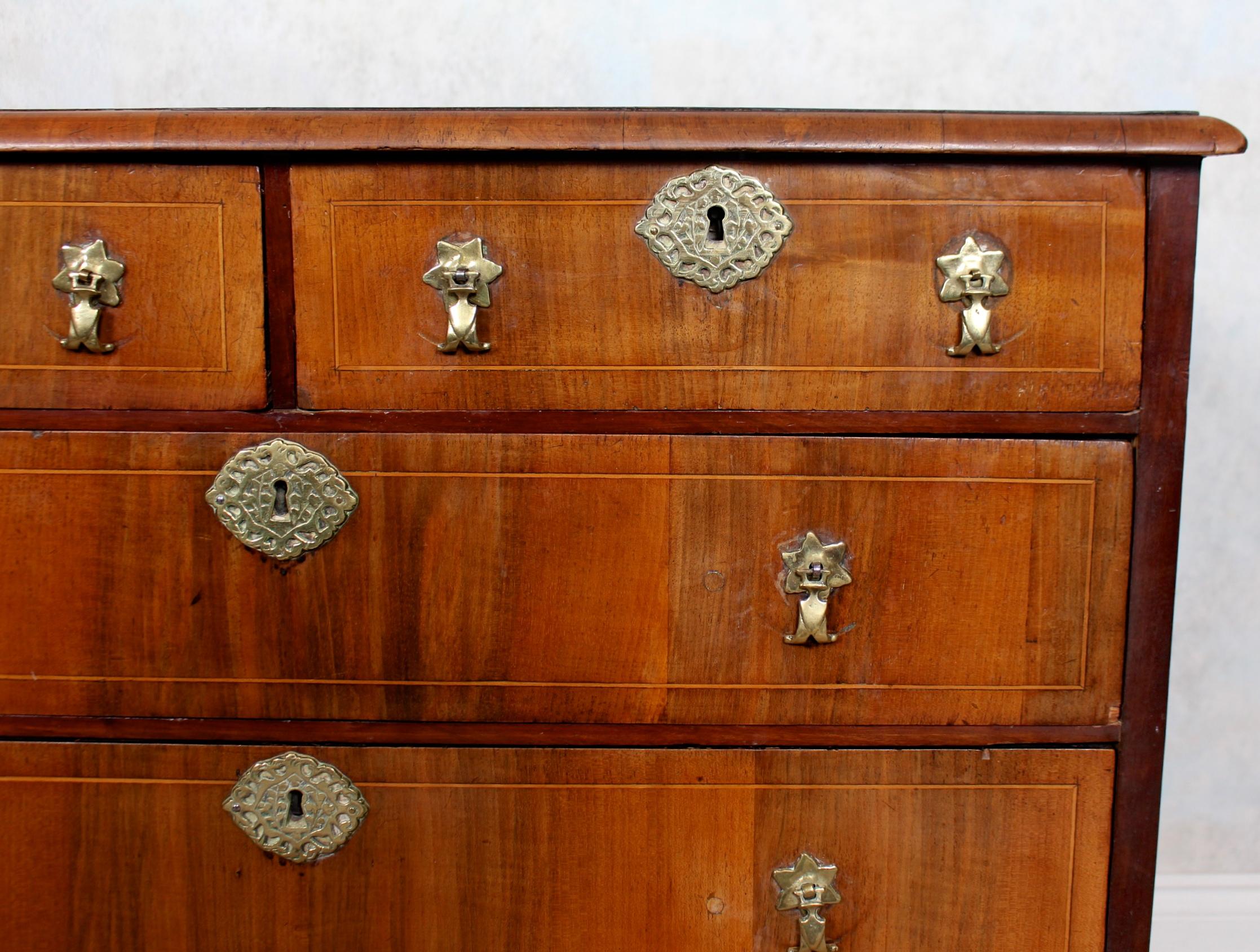 Swedish 18th Century Chest of Drawers Inlaid Walnut In Good Condition For Sale In Newcastle upon Tyne, GB
