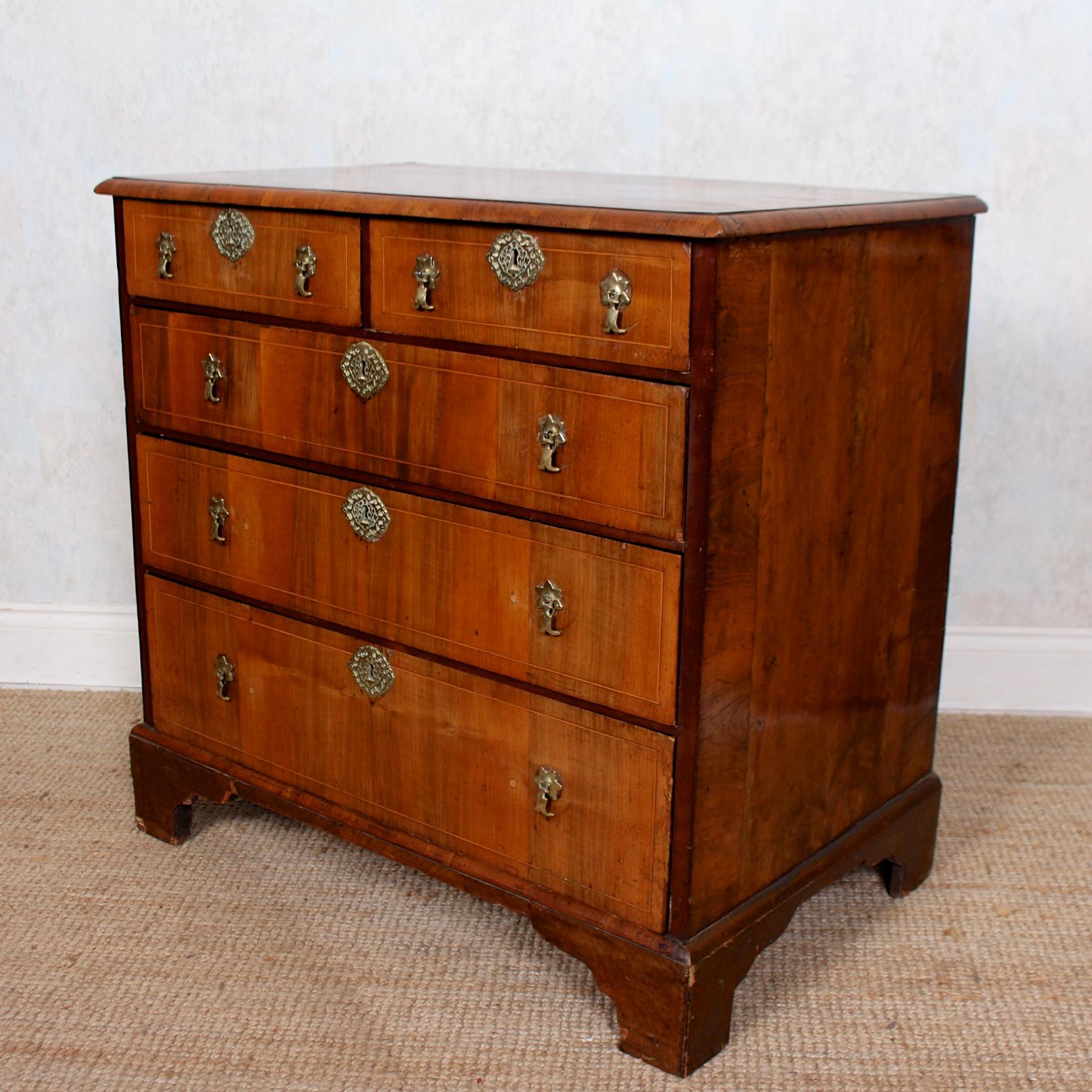 Swedish 18th Century Chest of Drawers Inlaid Walnut For Sale 2