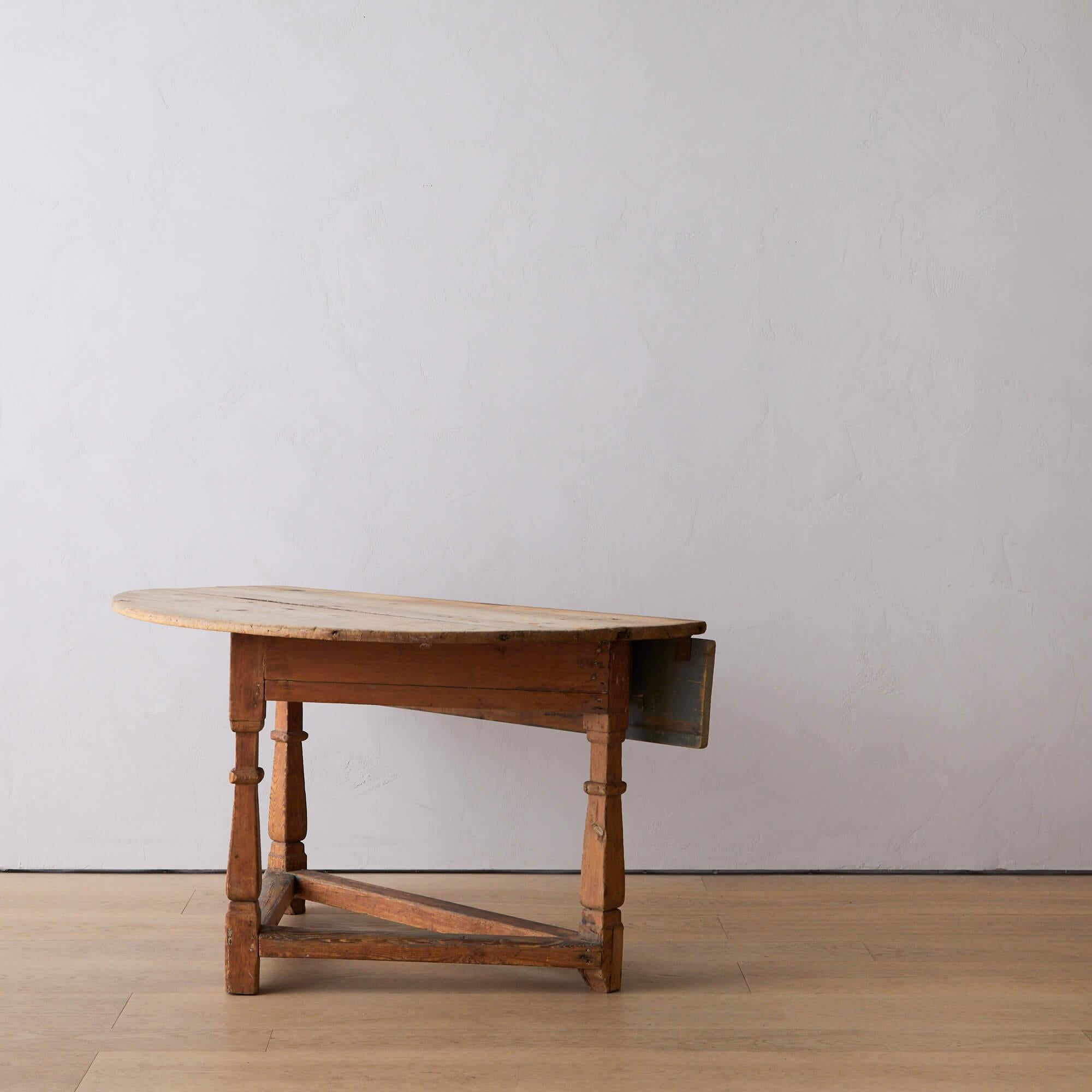Schwedischer Demilunentisch aus dem 18. im Zustand „Gut“ im Angebot in Long Island City, NY