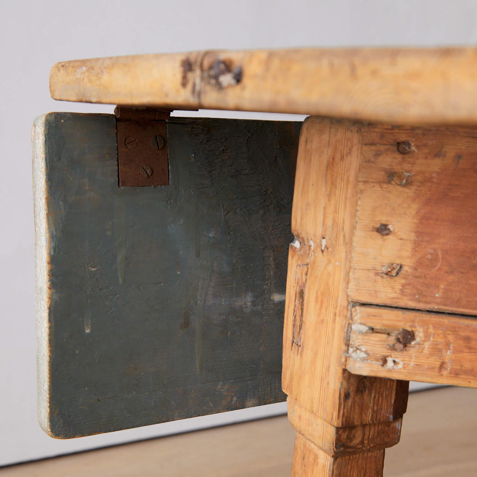 Schwedischer Demilunentisch aus dem 18. im Angebot 2