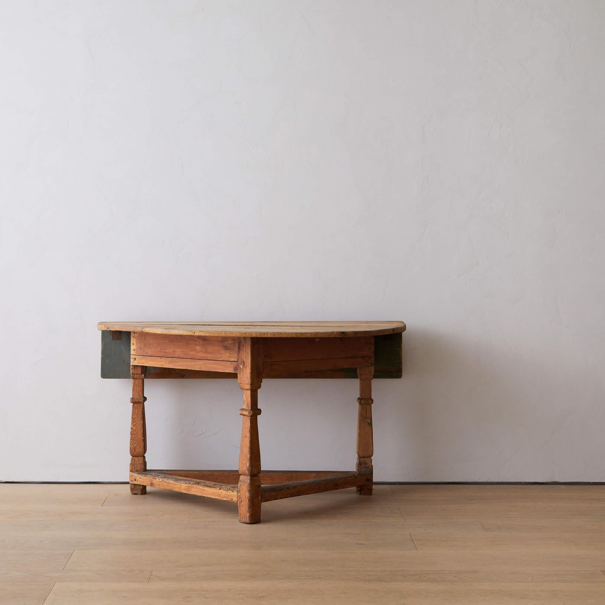 Schwedischer Demilunentisch aus dem 18. im Angebot 3