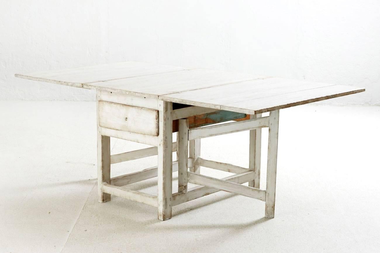 Swedish 18th Century Folding Table In Good Condition For Sale In Madrid, ES
