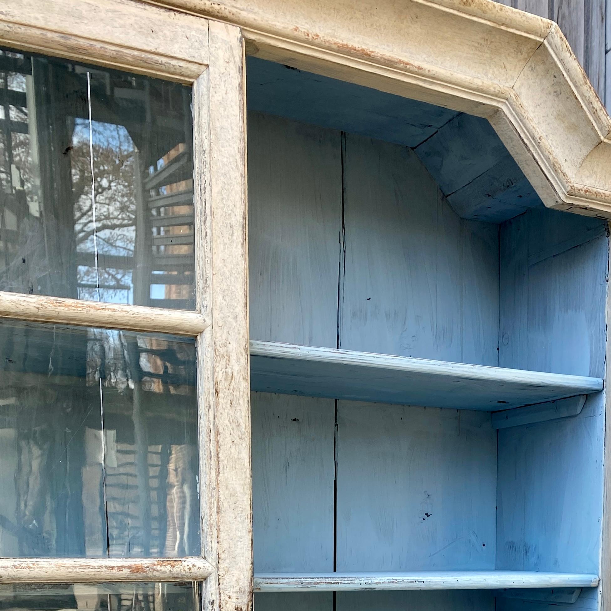 Swedish 18th Century Gustavian Grey and Blue Display Cabinet For Sale 1