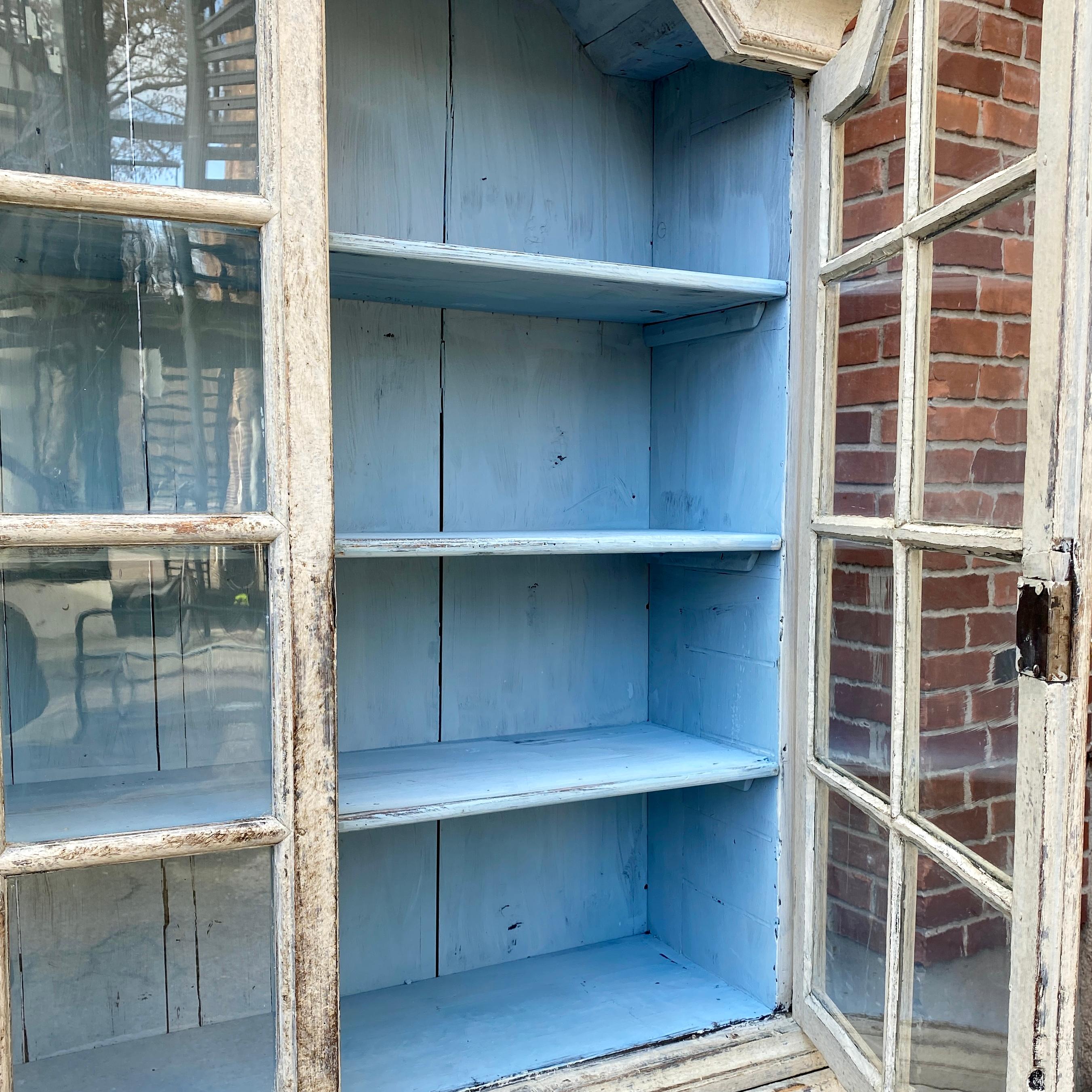 Swedish 18th Century Gustavian Grey and Blue Display Cabinet For Sale 2