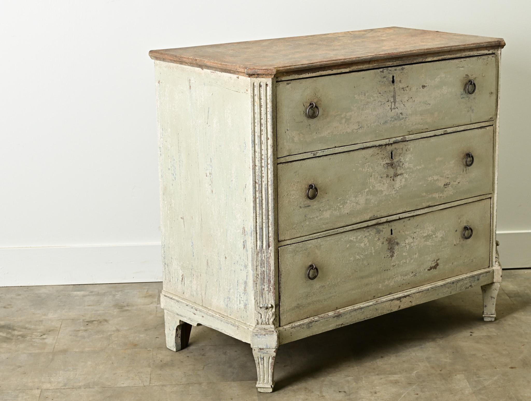 Swedish 18th Century Gustavian Painted Chest For Sale 1