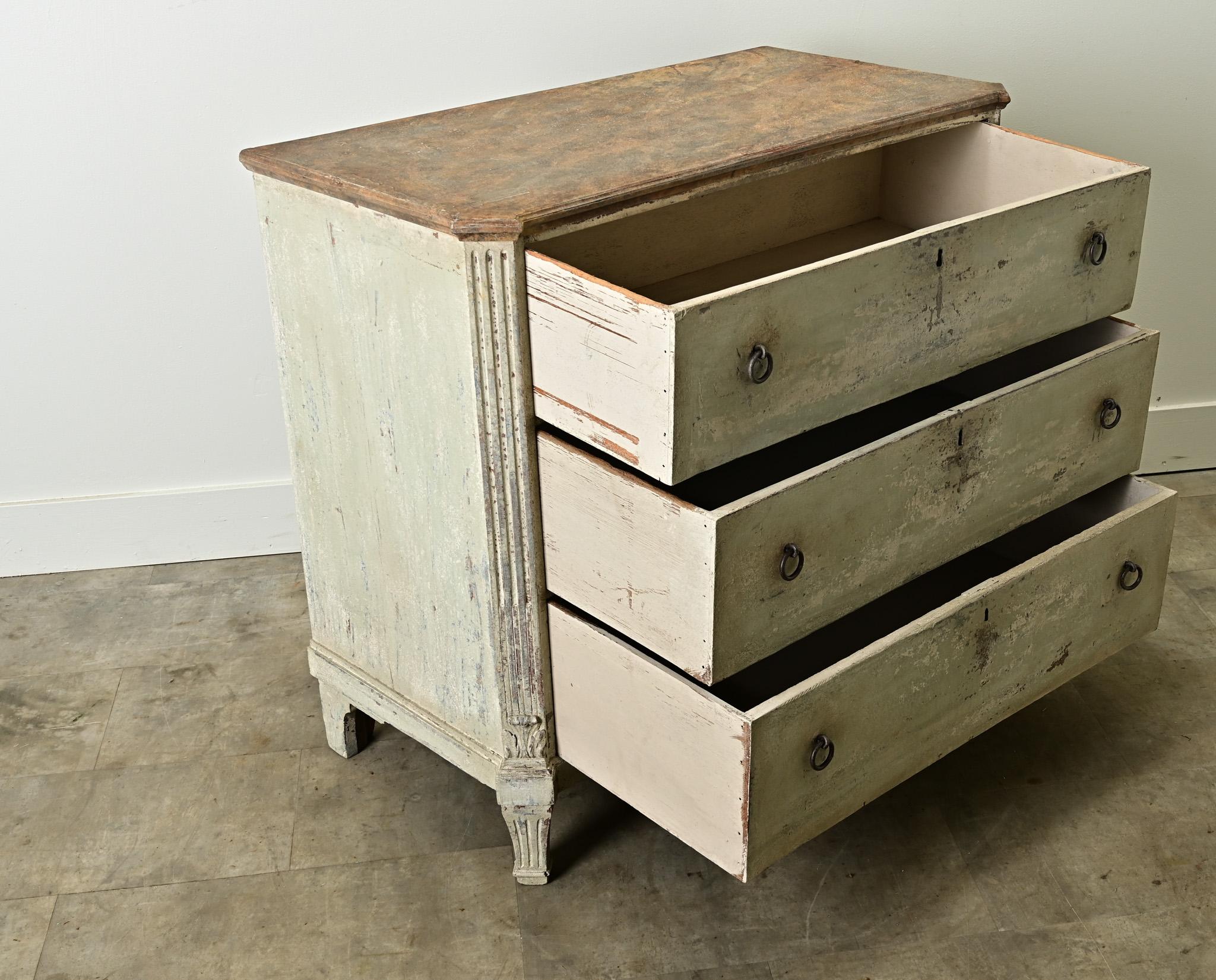 Swedish 18th Century Gustavian Painted Chest For Sale 2