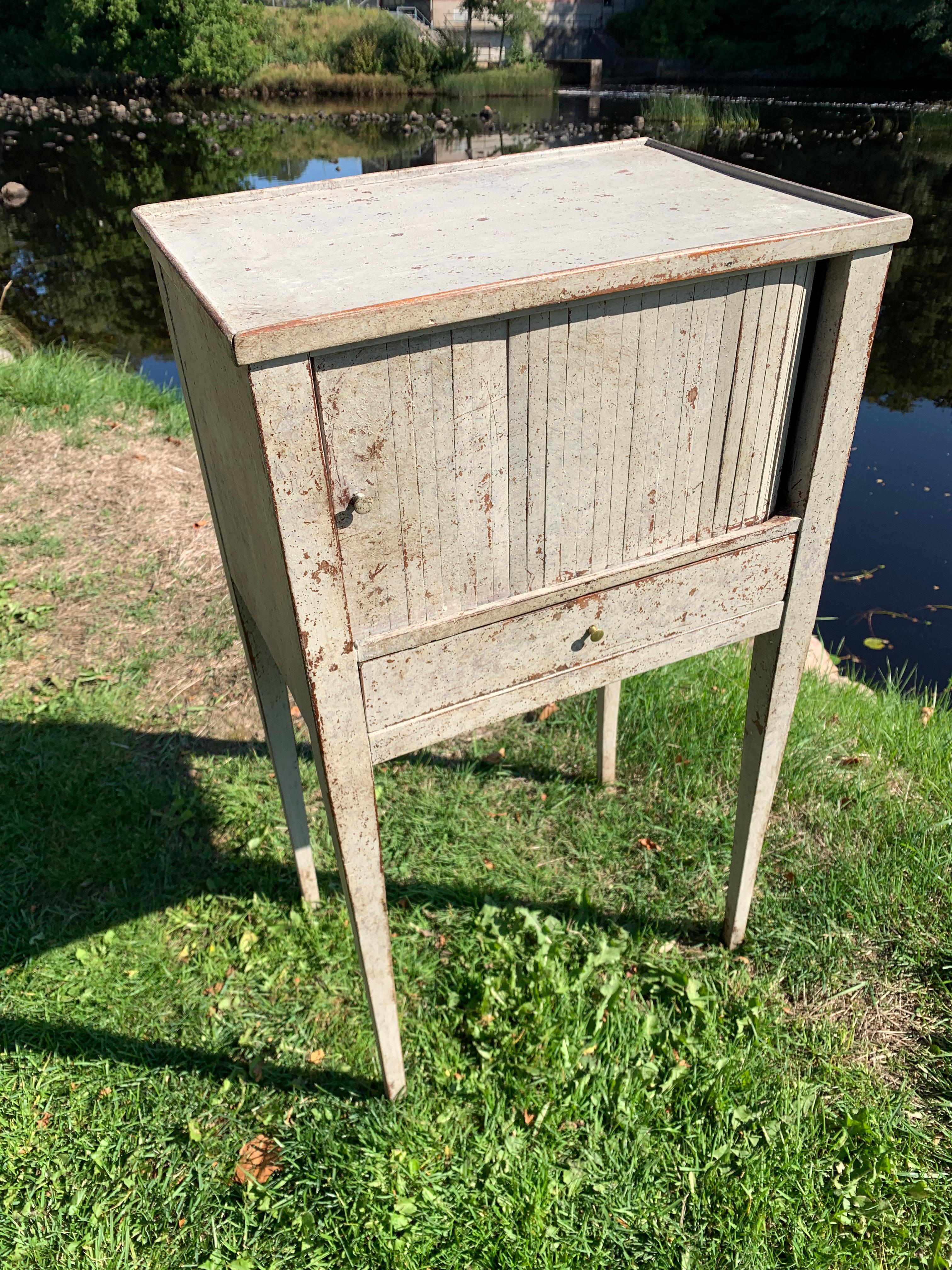 Swedish 18th Century Gustavian Painted Nightstand or End Table 14