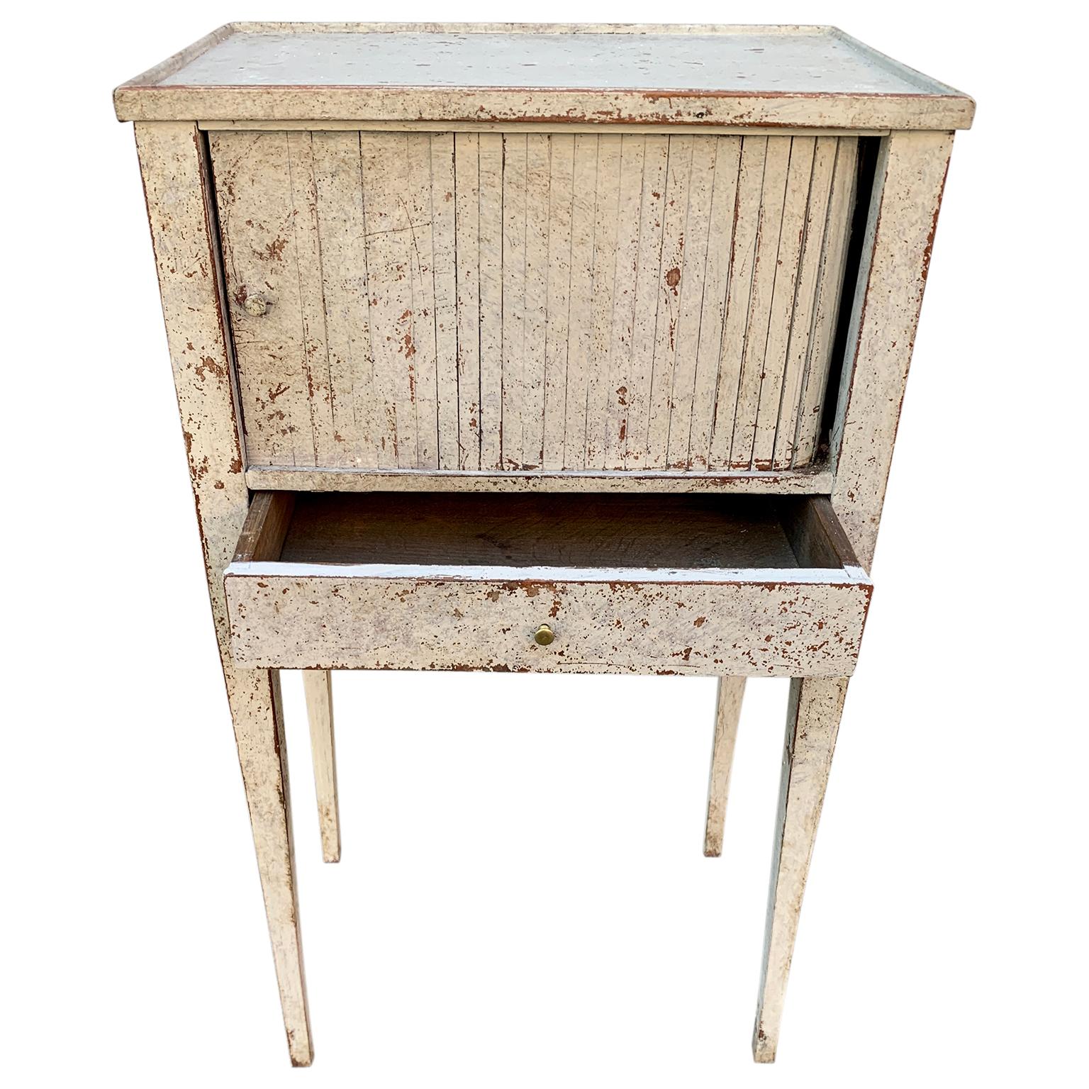 Swedish 18th Century Gustavian Painted Nightstand or End Table In Good Condition In Haddonfield, NJ