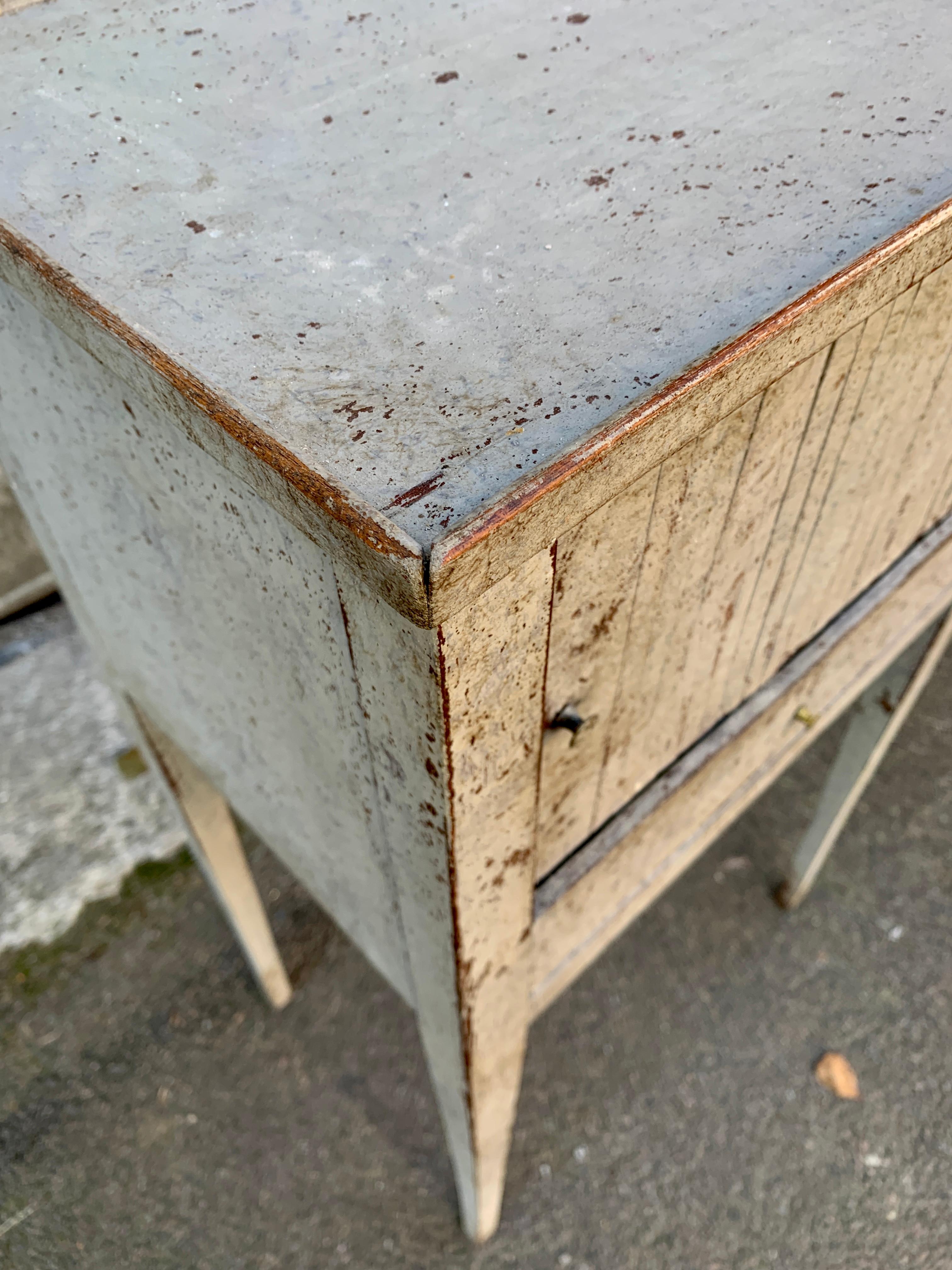 Swedish 18th Century Gustavian Painted Nightstand or End Table 2