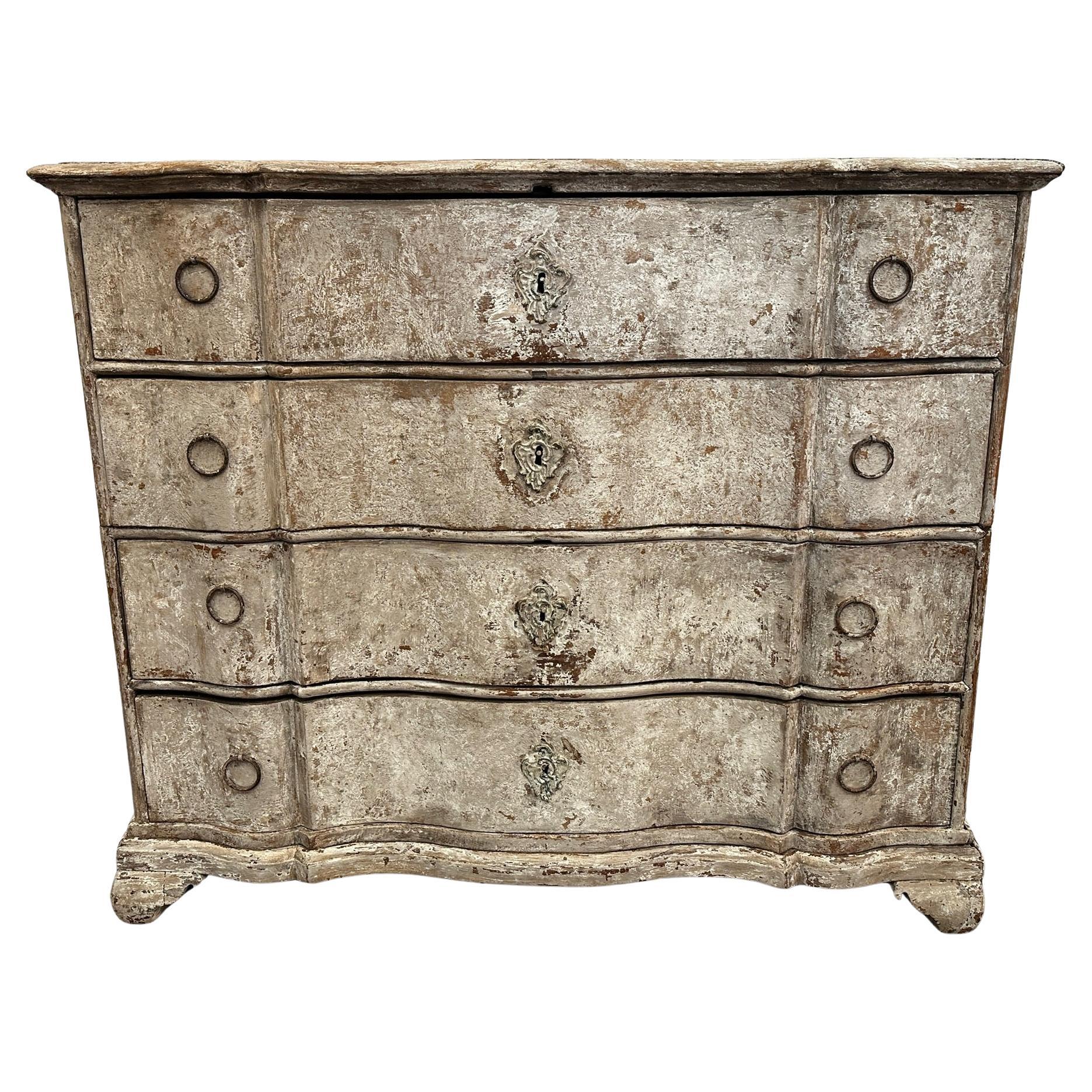 Swedish 18th Century Gustavian Serpentine Two Piece Commode Chest of Drawers  In Good Condition For Sale In Wichita, KS