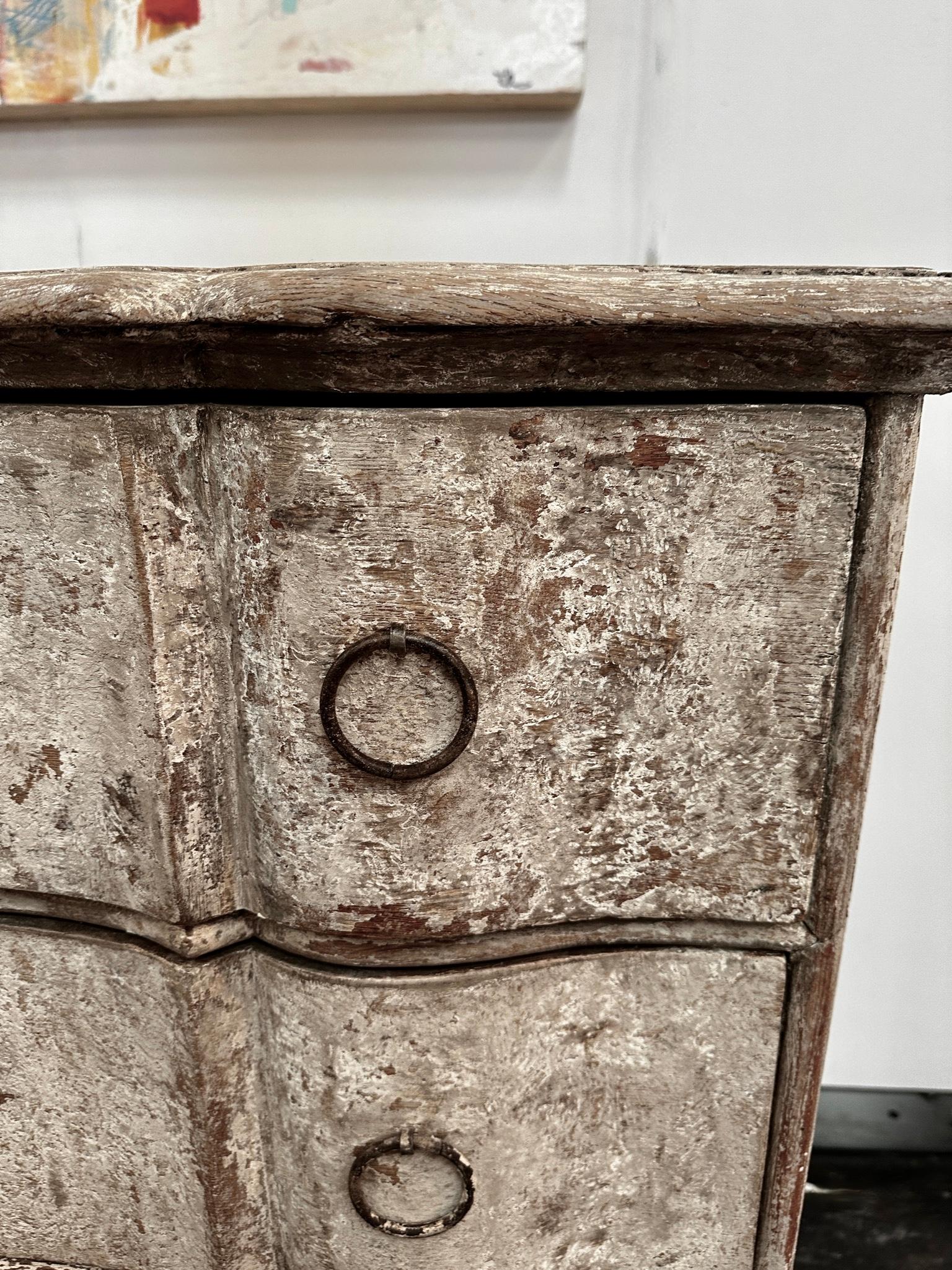 Swedish 18th Century Gustavian Serpentine Two Piece Commode Chest of Drawers  For Sale 1