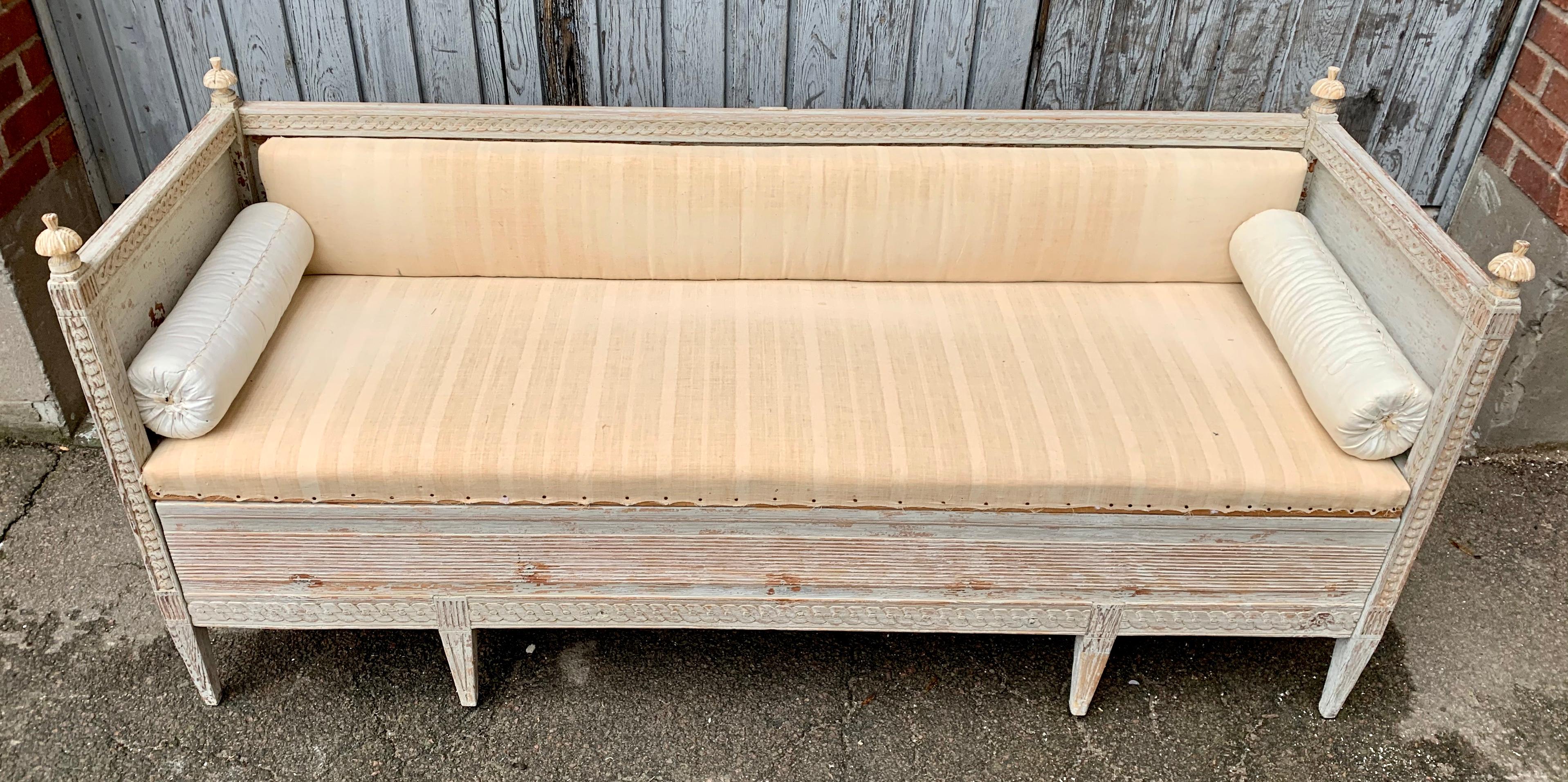 Swedish 18th Century Gustavian Sofa Bench Daybed In Old Gray Paint 15