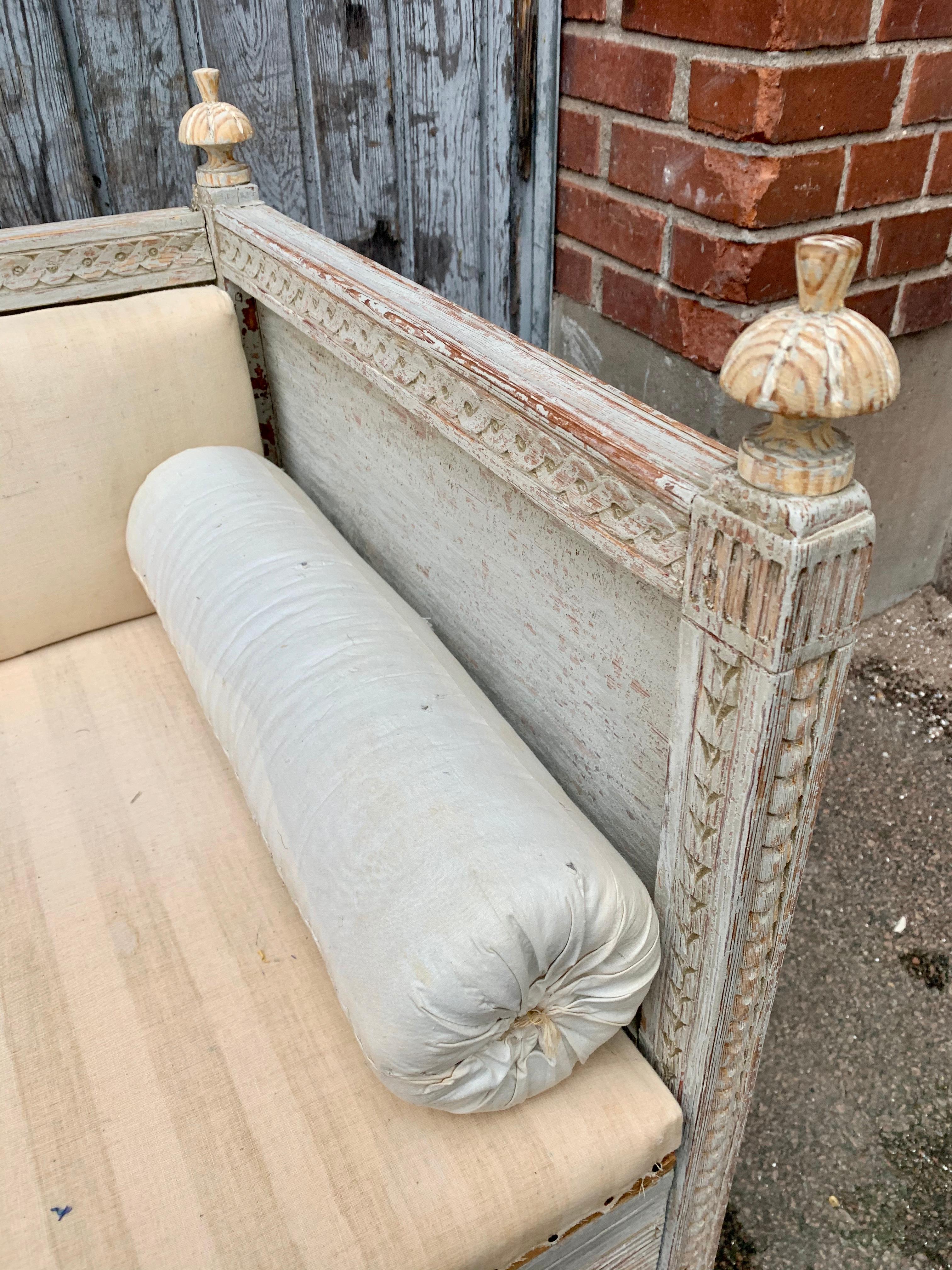Swedish 18th Century Gustavian Sofa Bench Daybed In Old Gray Paint 4
