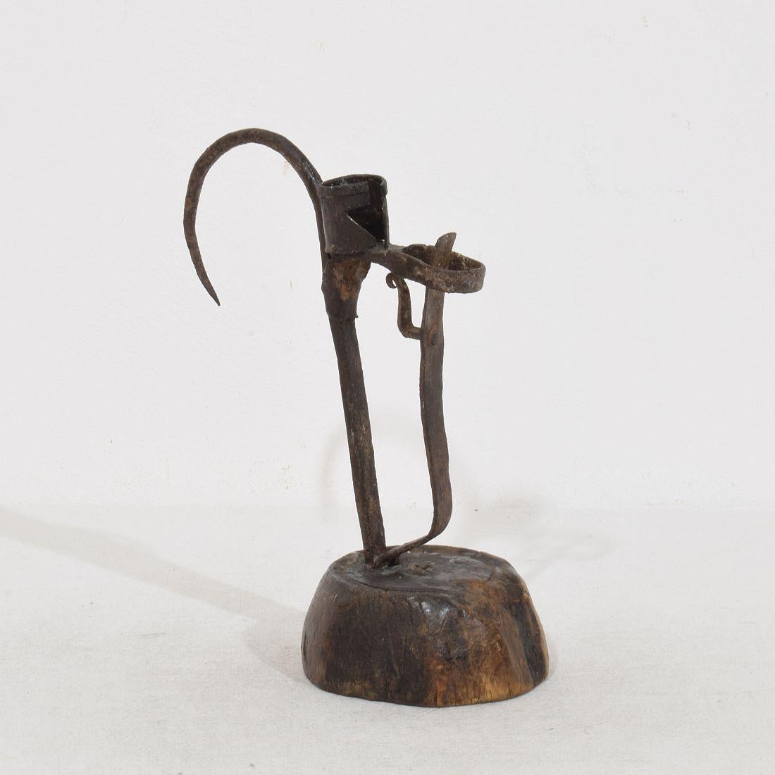 Swedish, 18th Century, Hand Forged Iron Candleholder In Good Condition For Sale In Buisson, FR