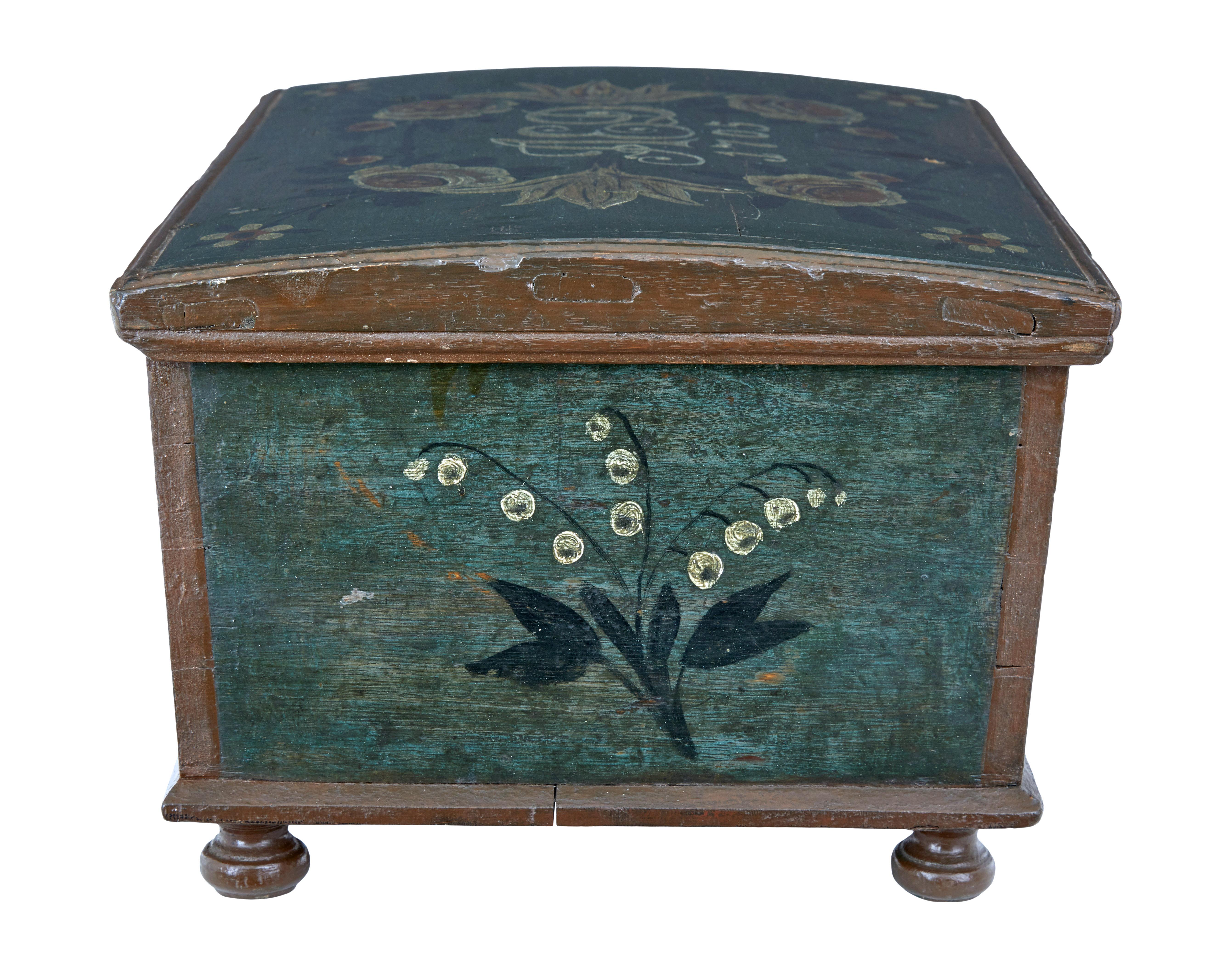 Swedish 18th century hand painted oak box In Good Condition In Debenham, Suffolk