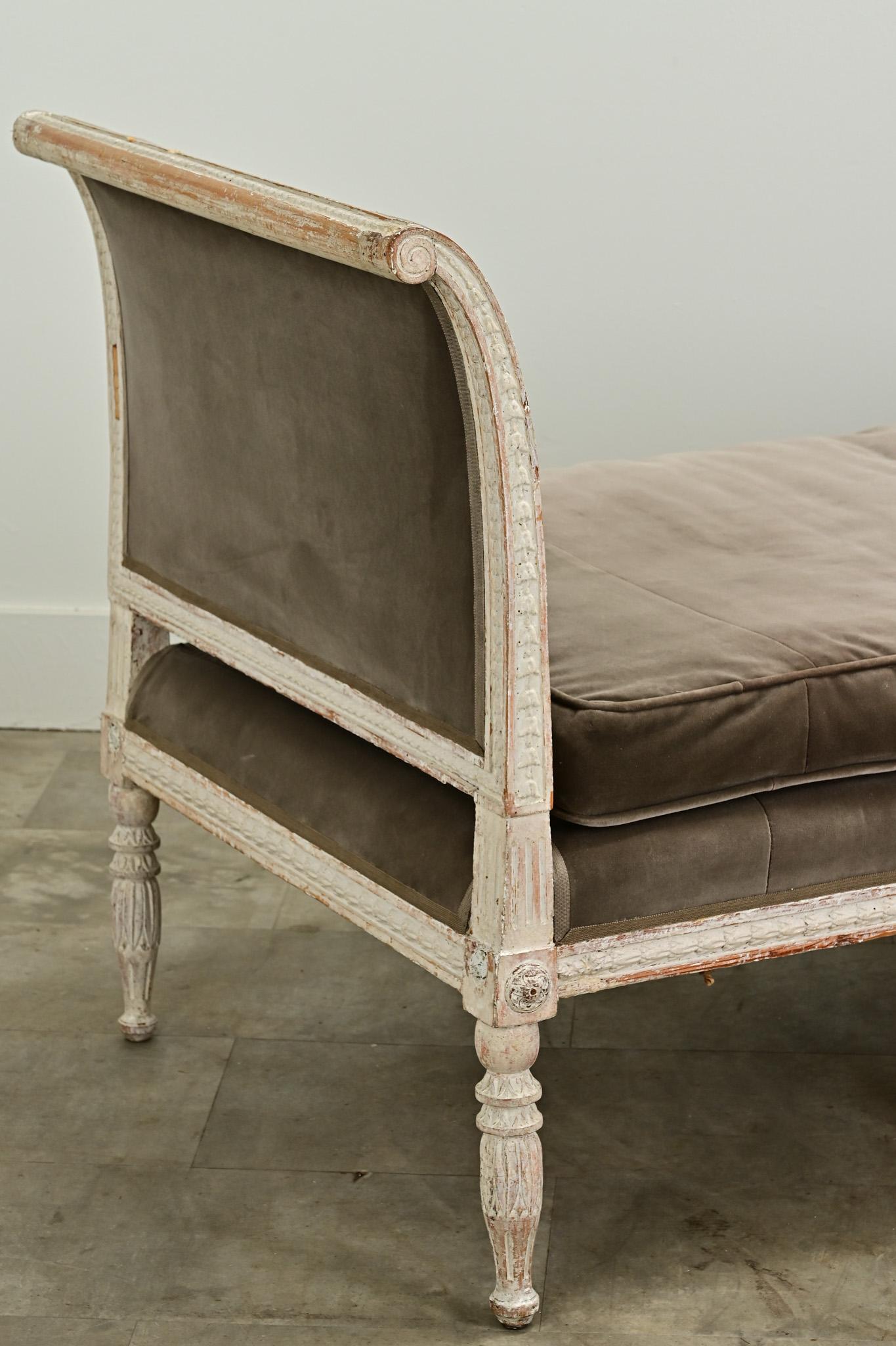 18th Century and Earlier Swedish 18th Century Louis XVI Style Painted Daybed For Sale