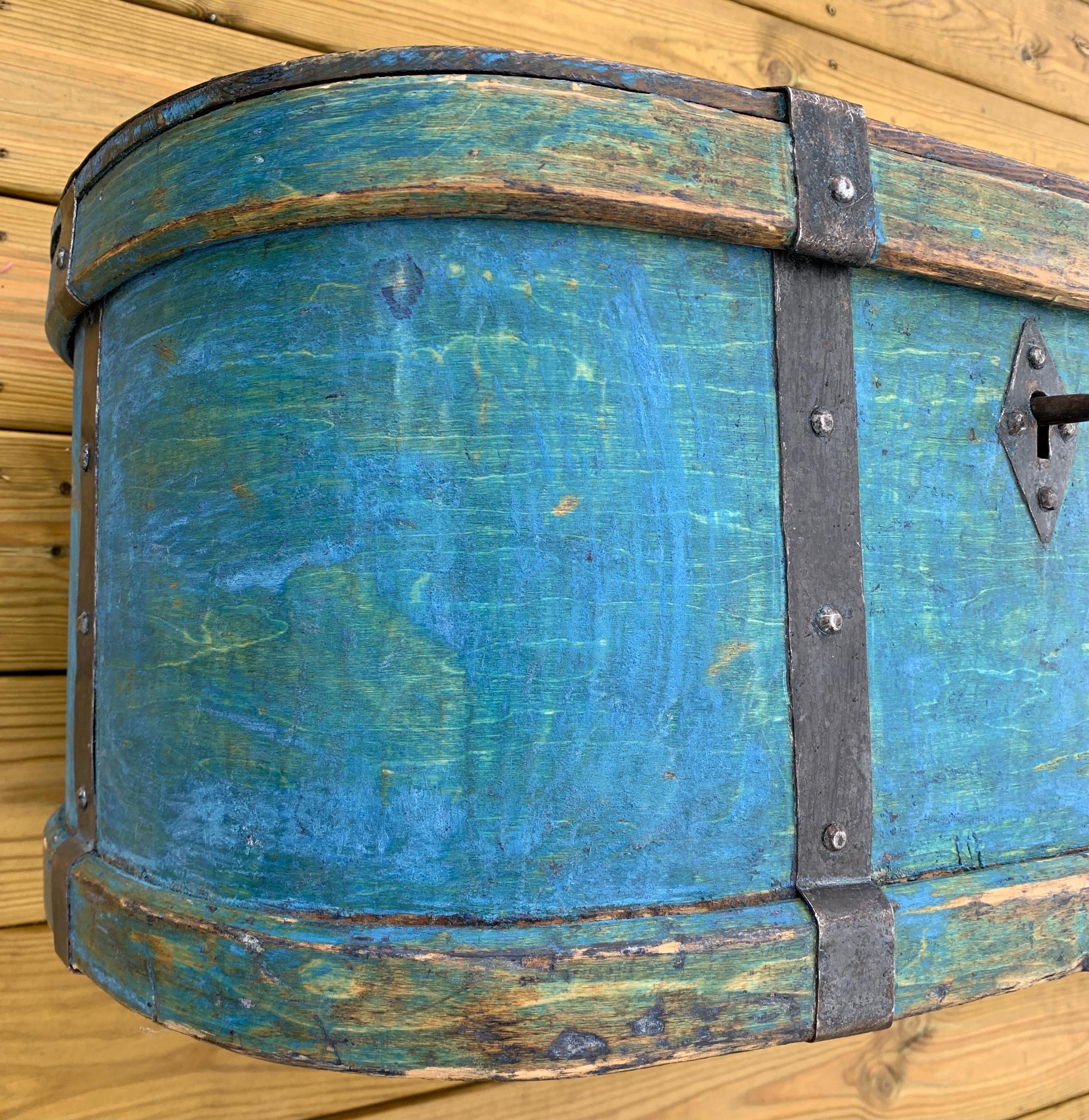 Swedish 18th Century Original Blue Folk Art Painted Box For Sale 9