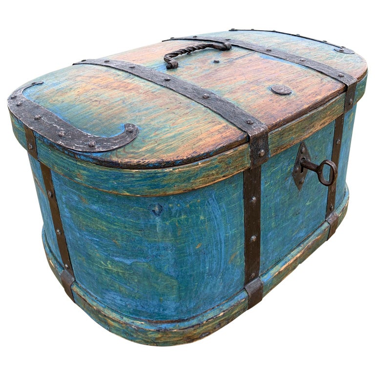 Hand-Crafted Swedish 18th Century Original Blue Folk Art Painted Box For Sale