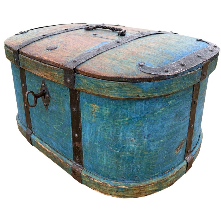 Swedish 18th Century Original Blue Folk Art Painted Box In Good Condition For Sale In Haddonfield, NJ