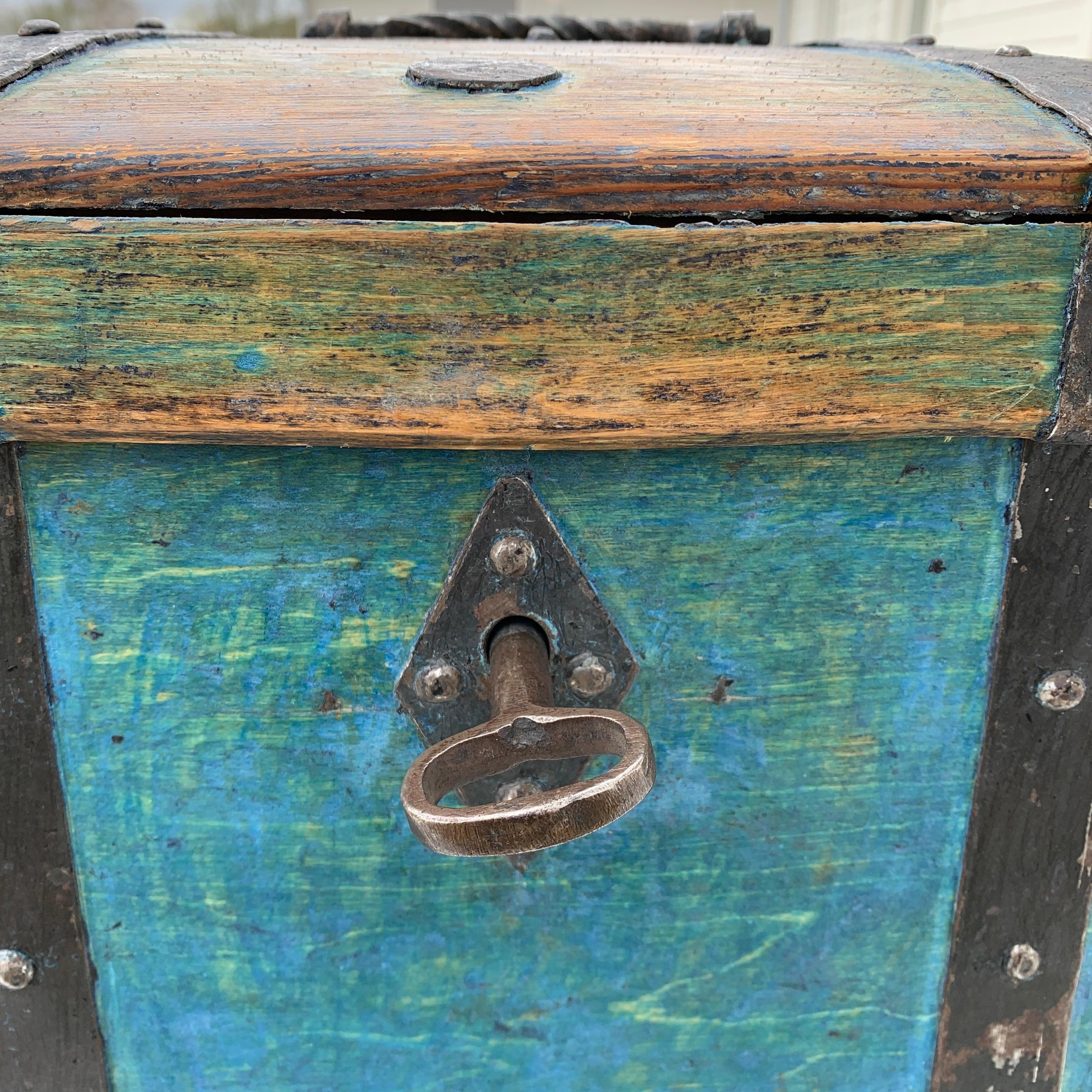 Swedish 18th Century Original Blue Folk Art Painted Box For Sale 4