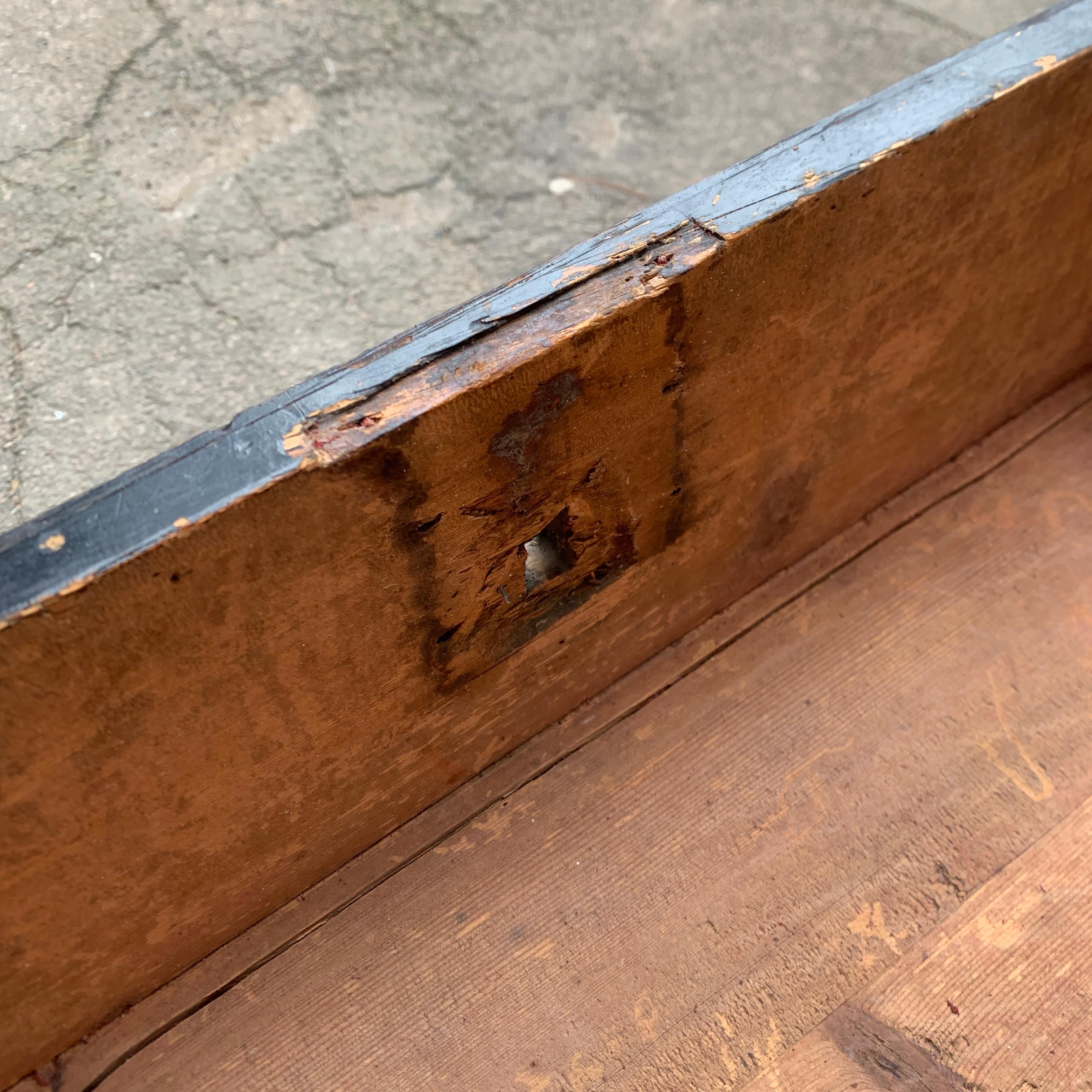 Swedish 18th Century Painted Box in Oak Wood For Sale 7