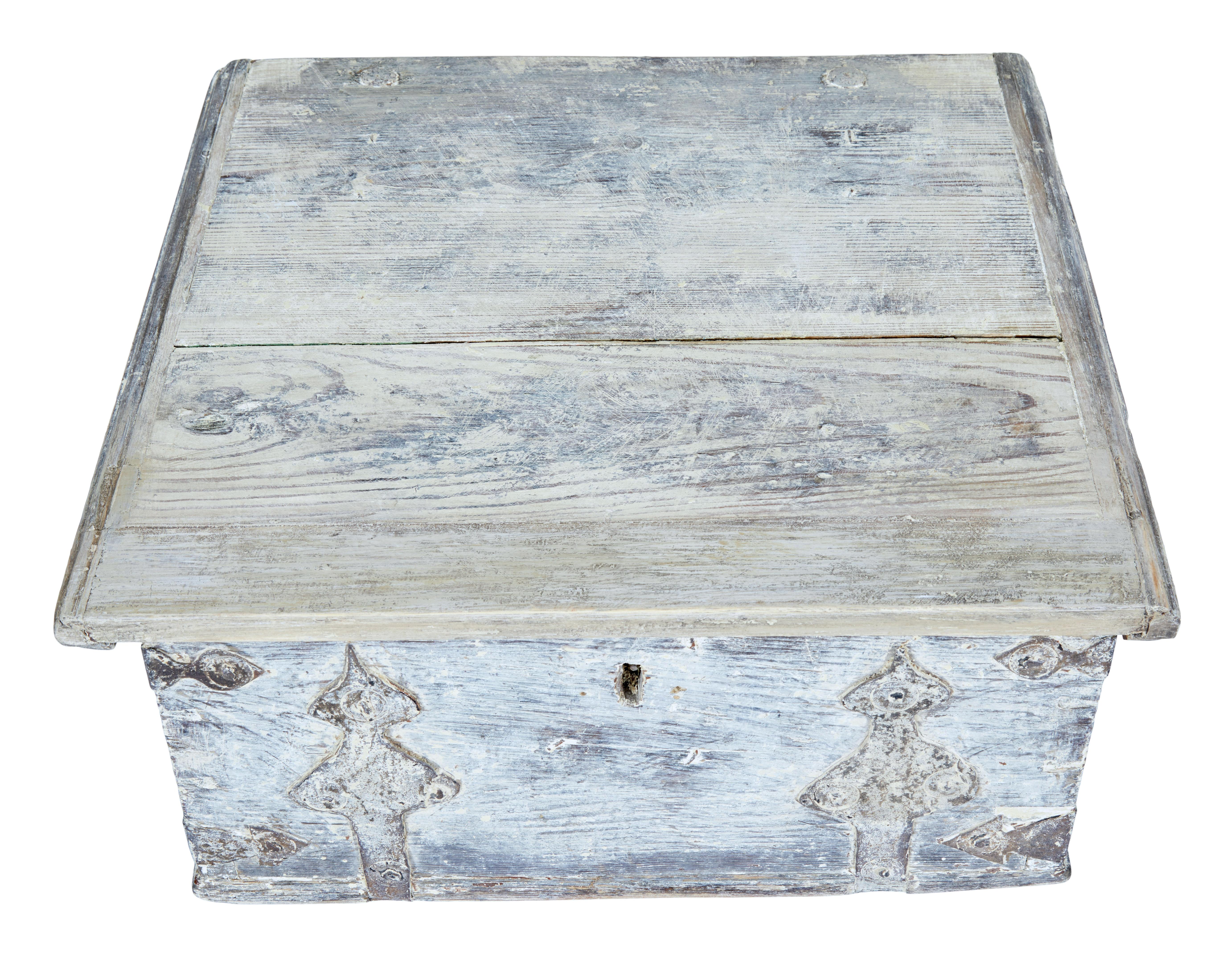 Swedish 18th Century Painted Pine Box In Fair Condition In Debenham, Suffolk