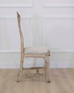 Chaise peinte de style rococo suédois du XVIIIe siècle