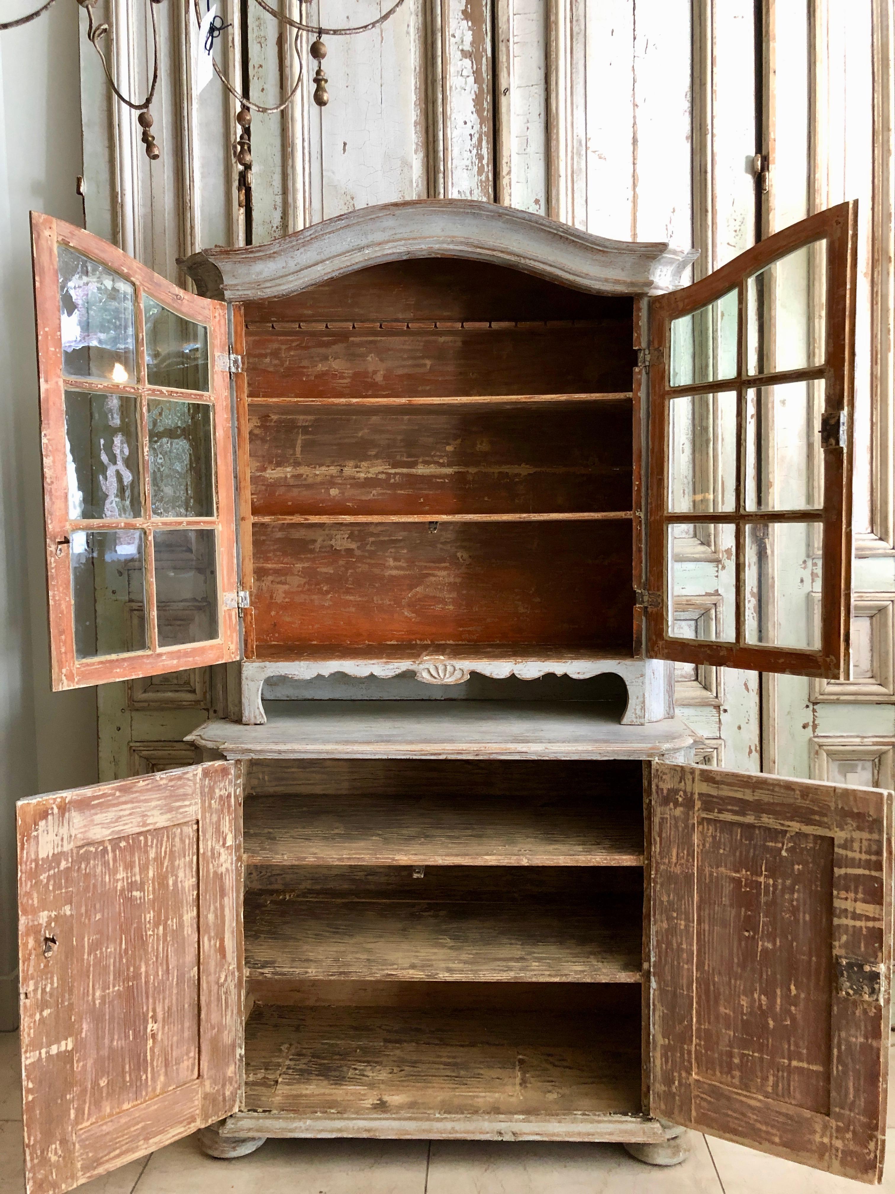 Swedish 18th Century Rococo Period Vitrine Cabinet In Good Condition In Charleston, SC