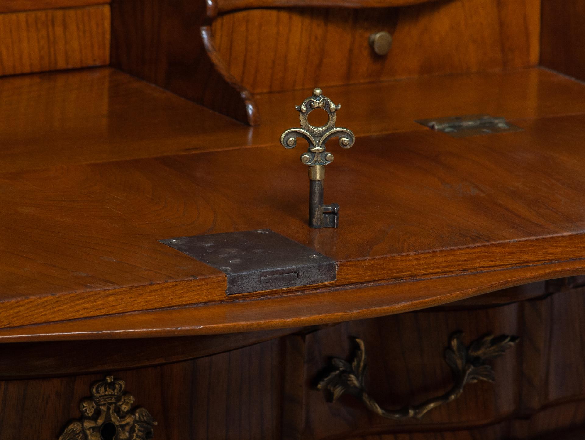 Swedish 18th Century Secretary Desk For Sale 4